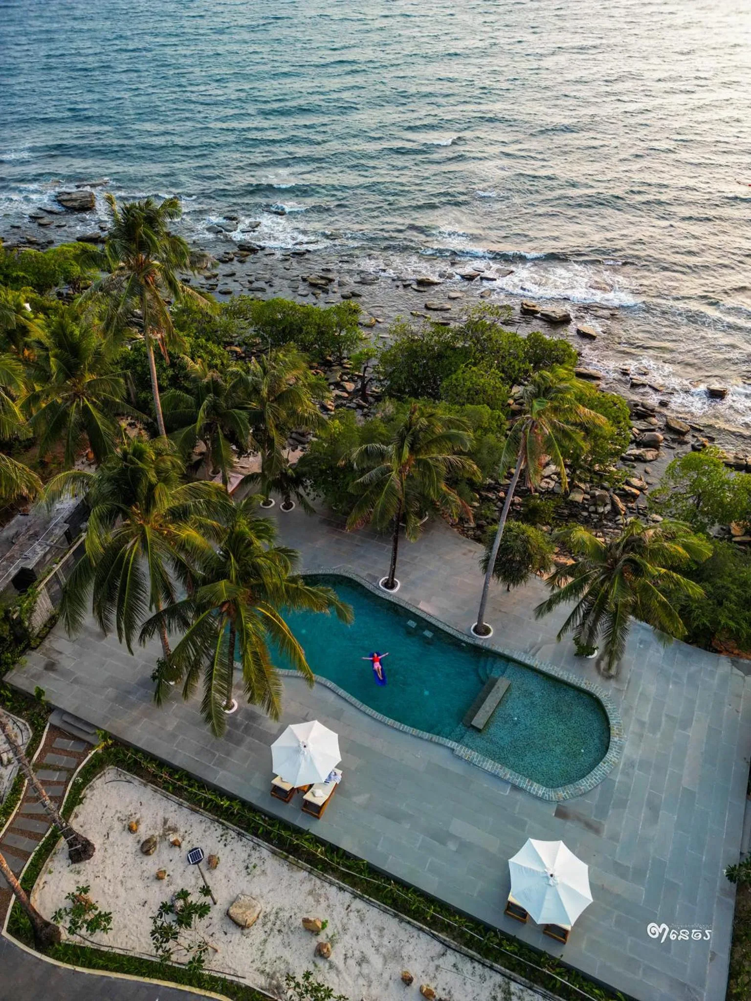 Swimming pool in Full Moon Private Island
