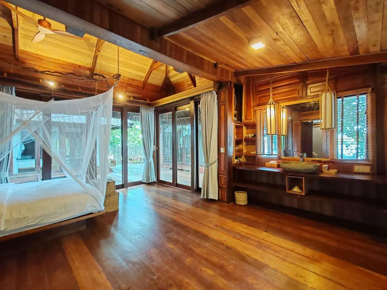 Junior Suite in Full Moon Private Island