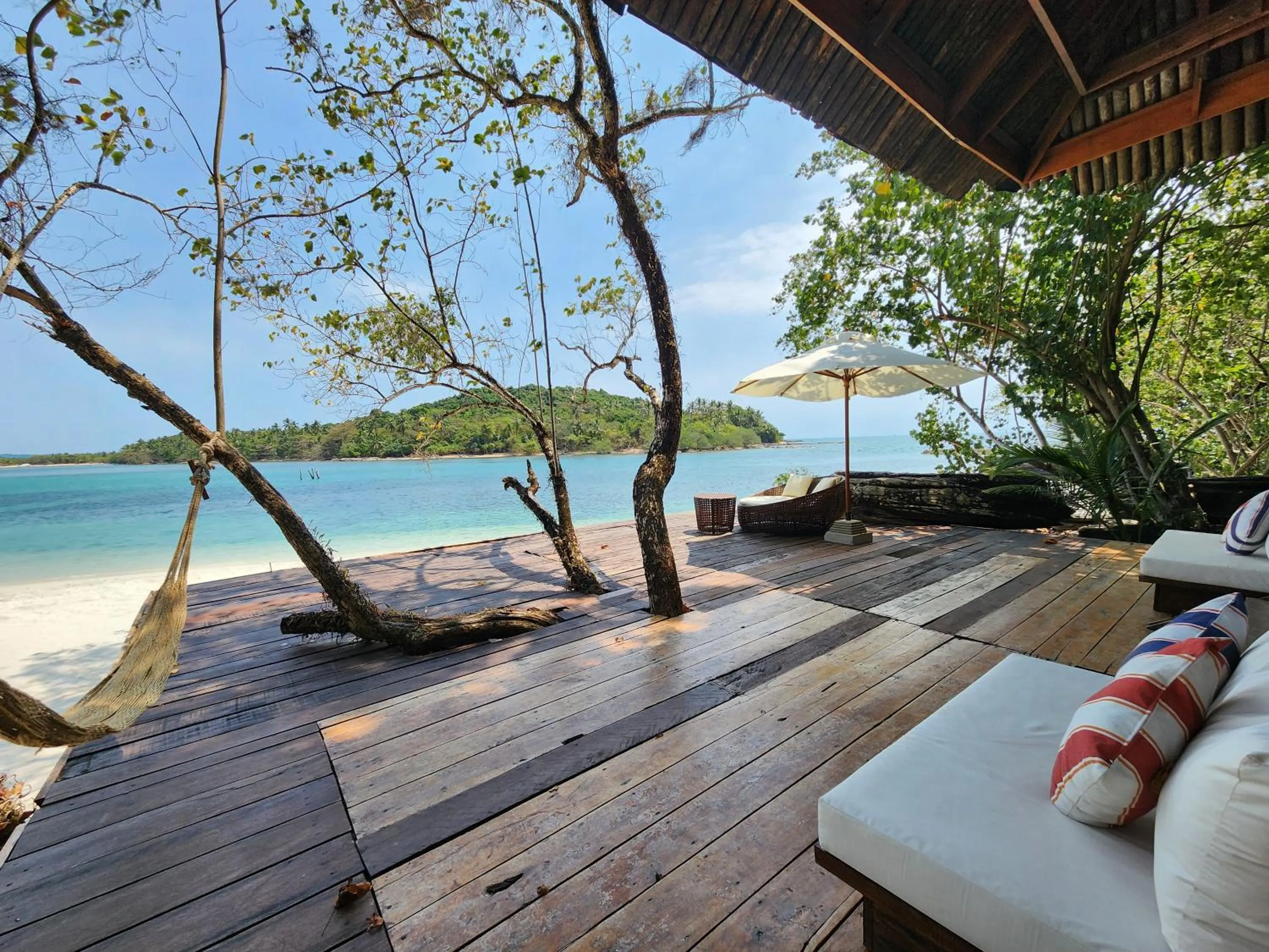 Day in Full Moon Private Island