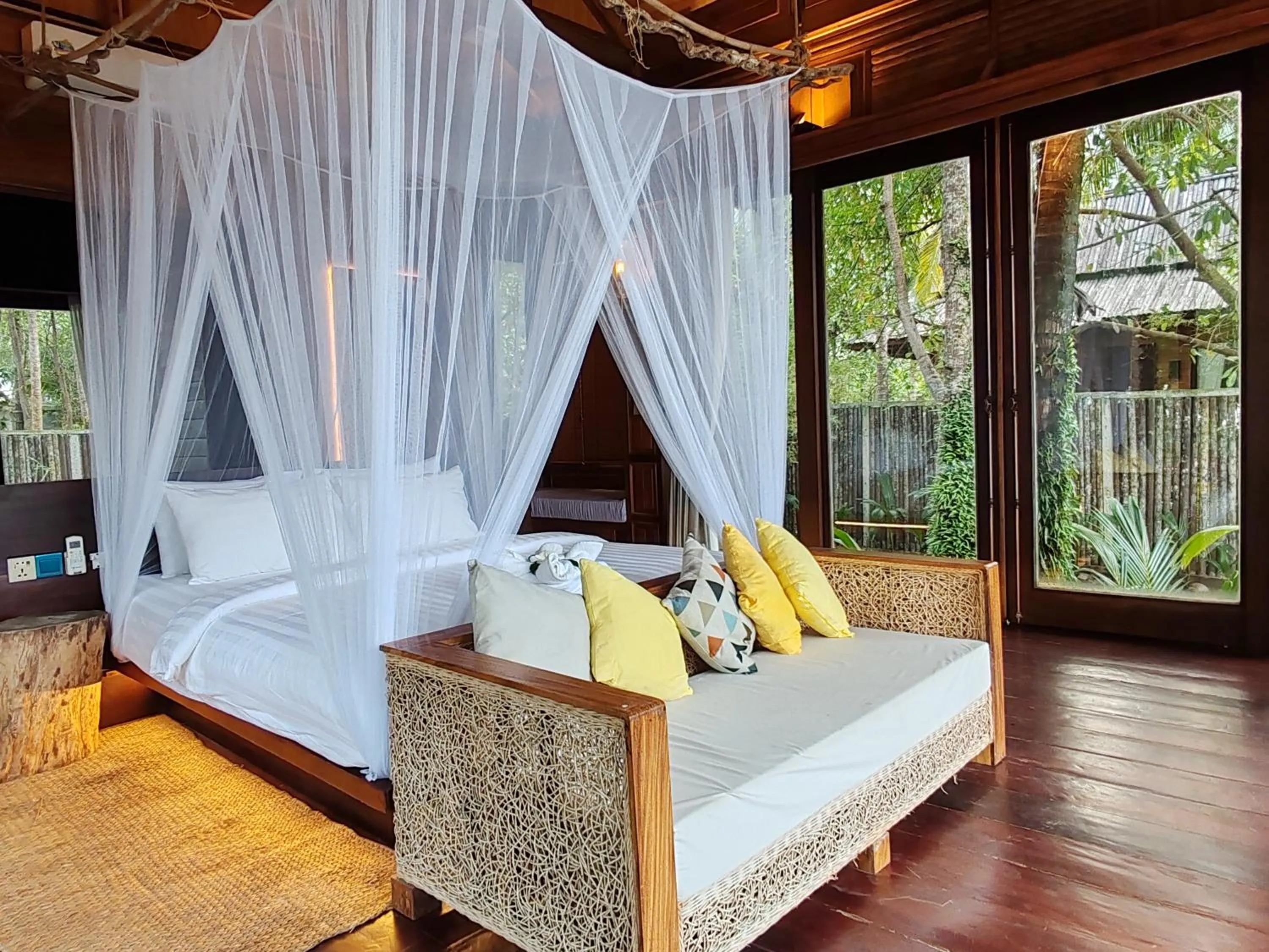 Bedroom, Bed in Full Moon Private Island