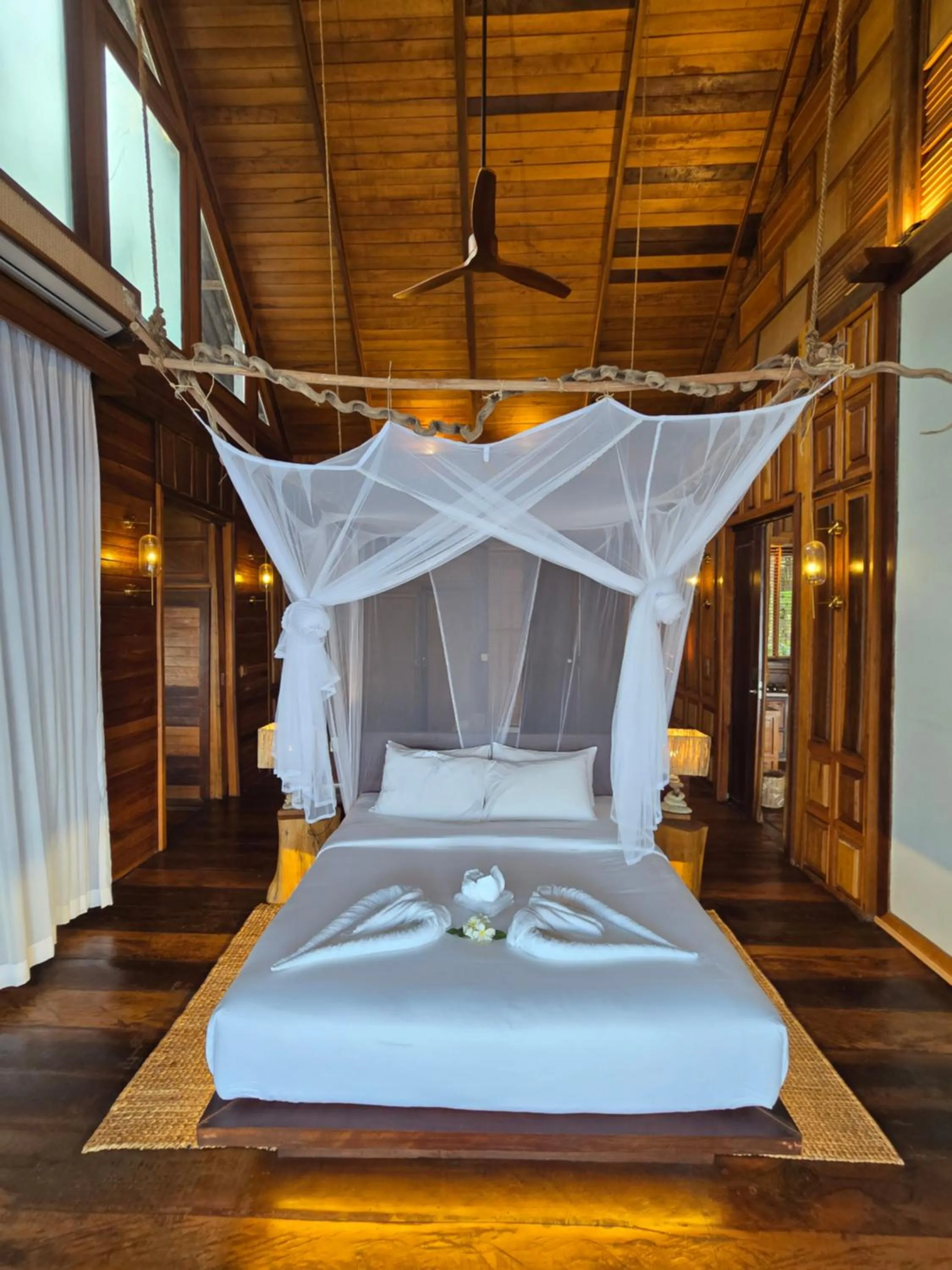 Bedroom, Bed in Full Moon Private Island
