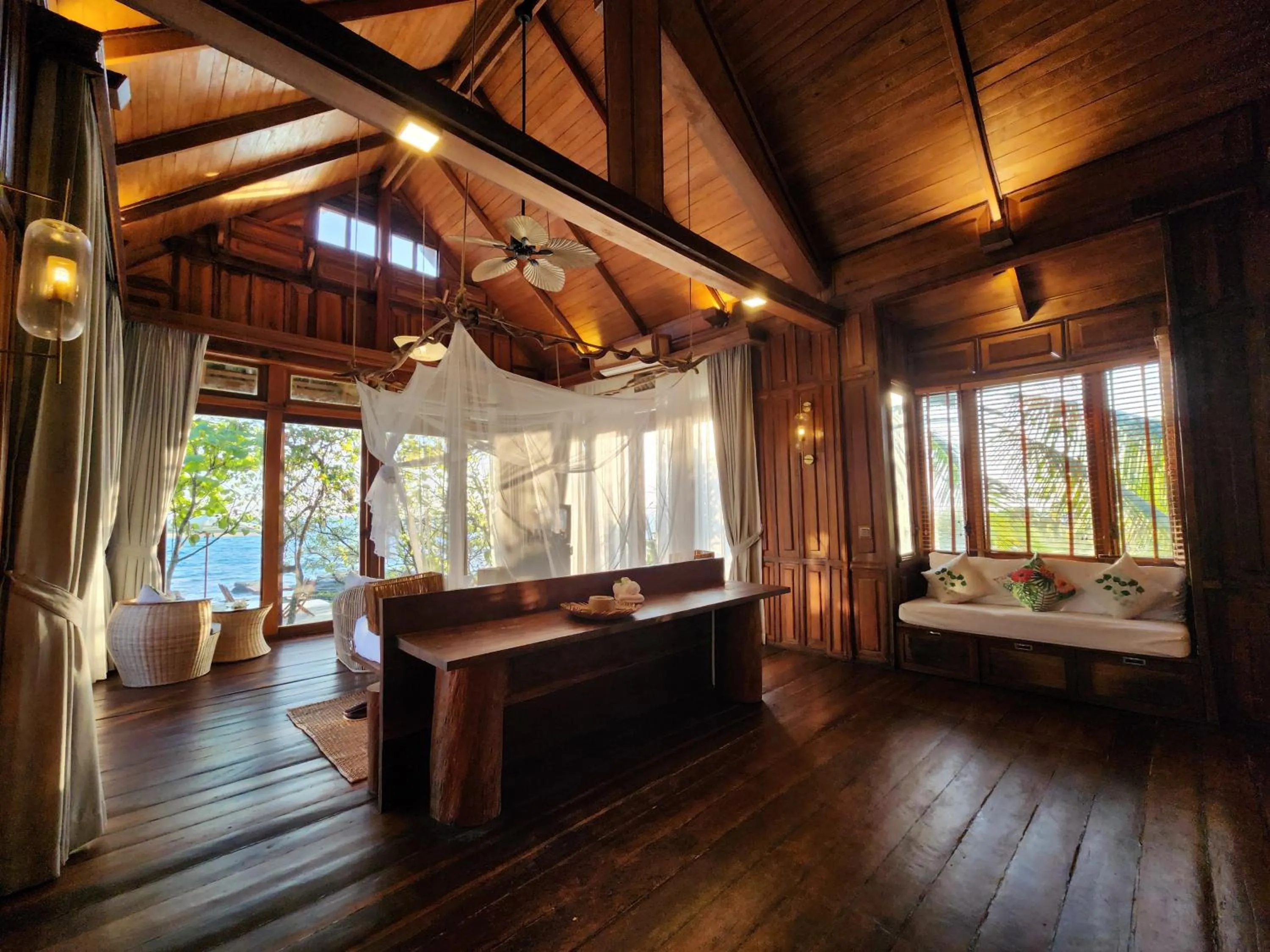 Photo of the whole room in Full Moon Private Island