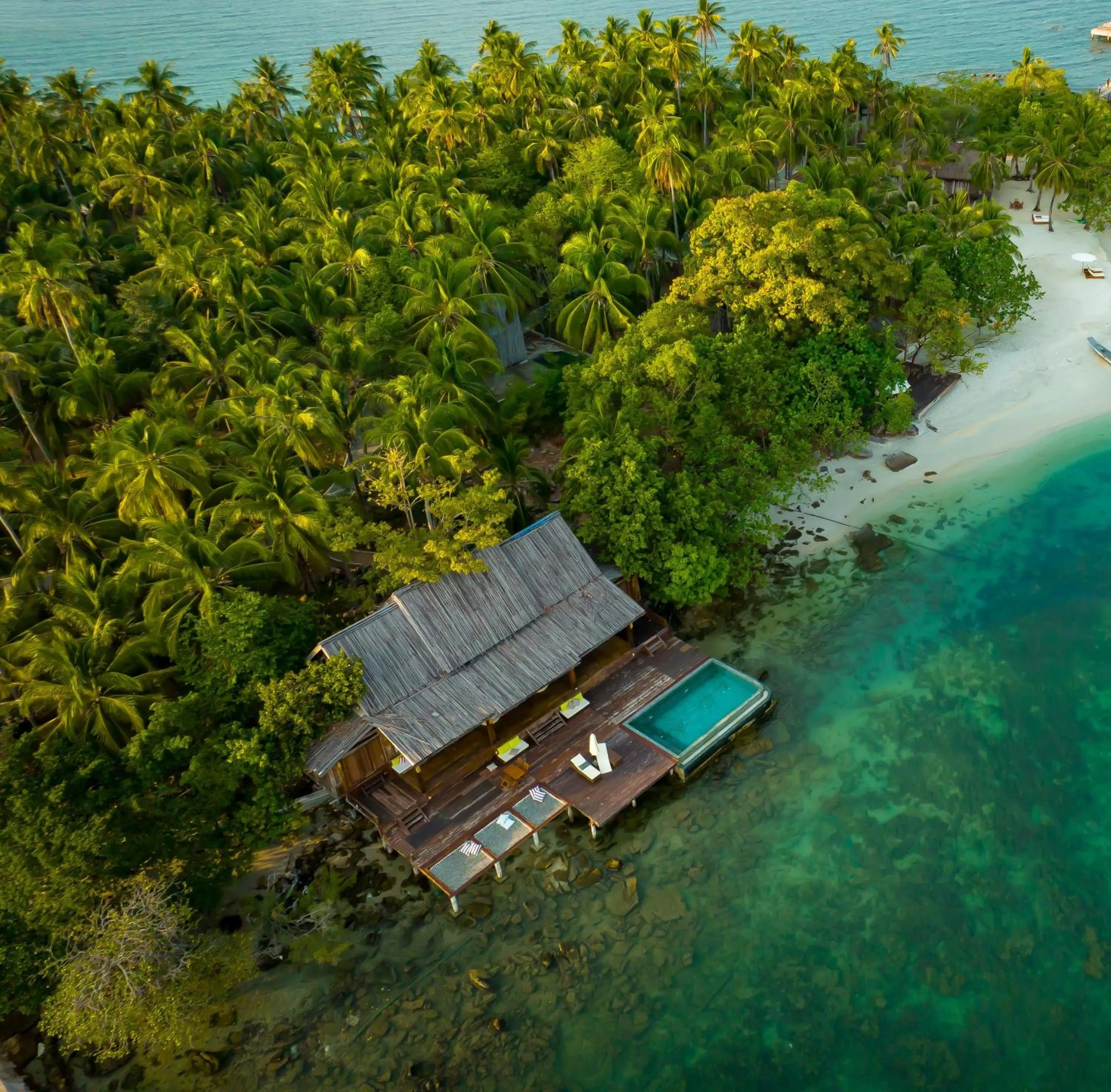 Bird's eye view in Full Moon Private Island