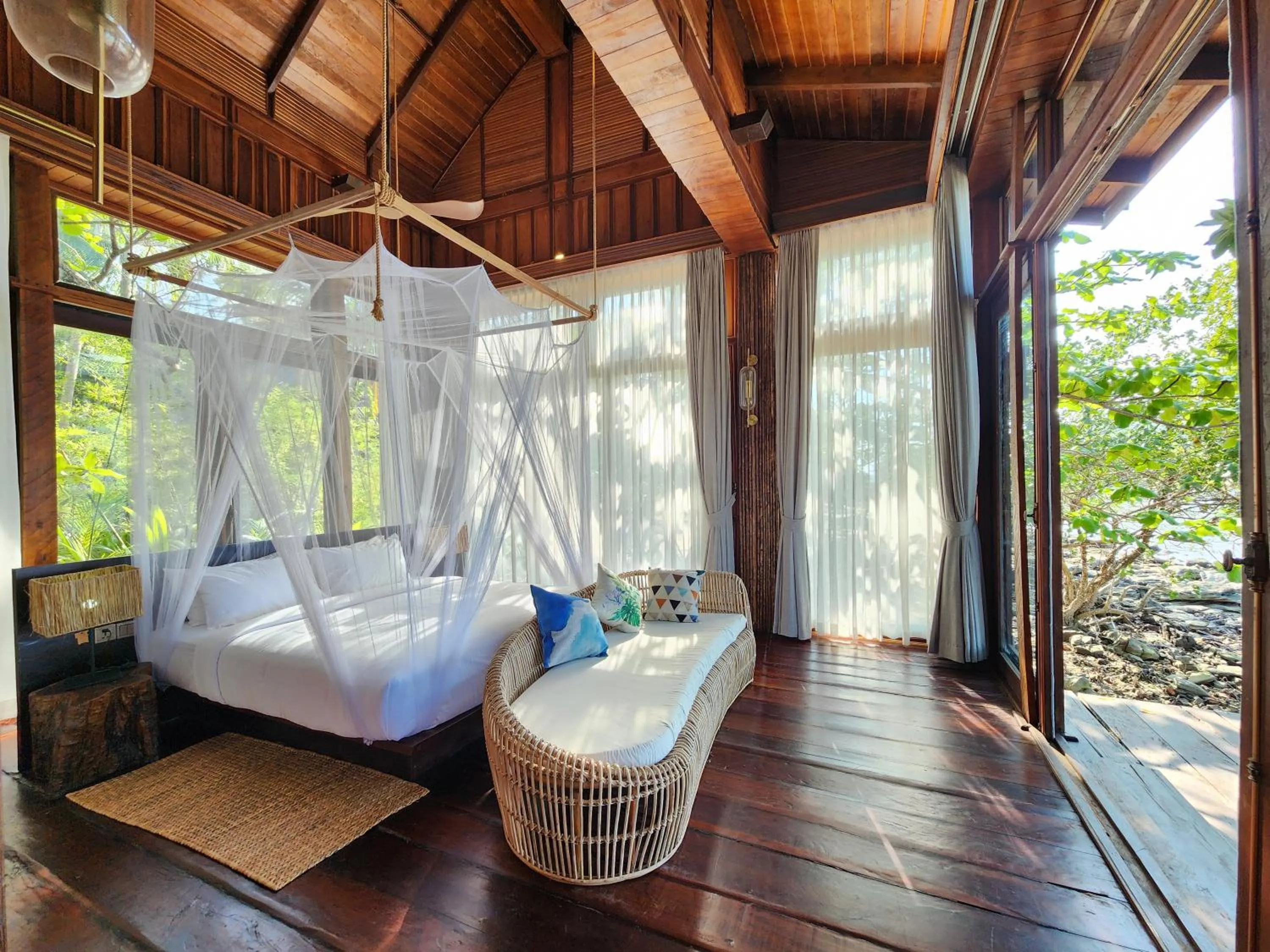 Bedroom, Bed in Full Moon Private Island
