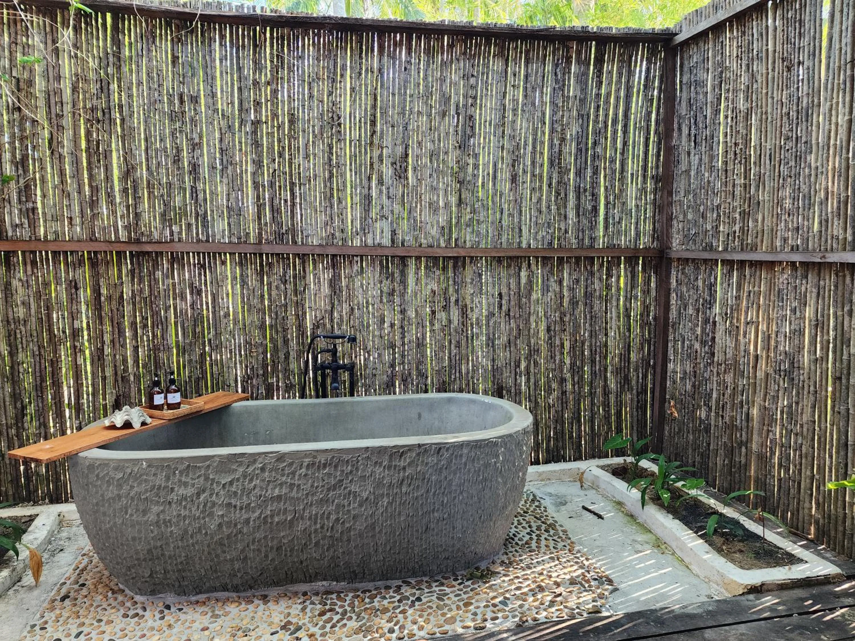 Bath in Full Moon Private Island