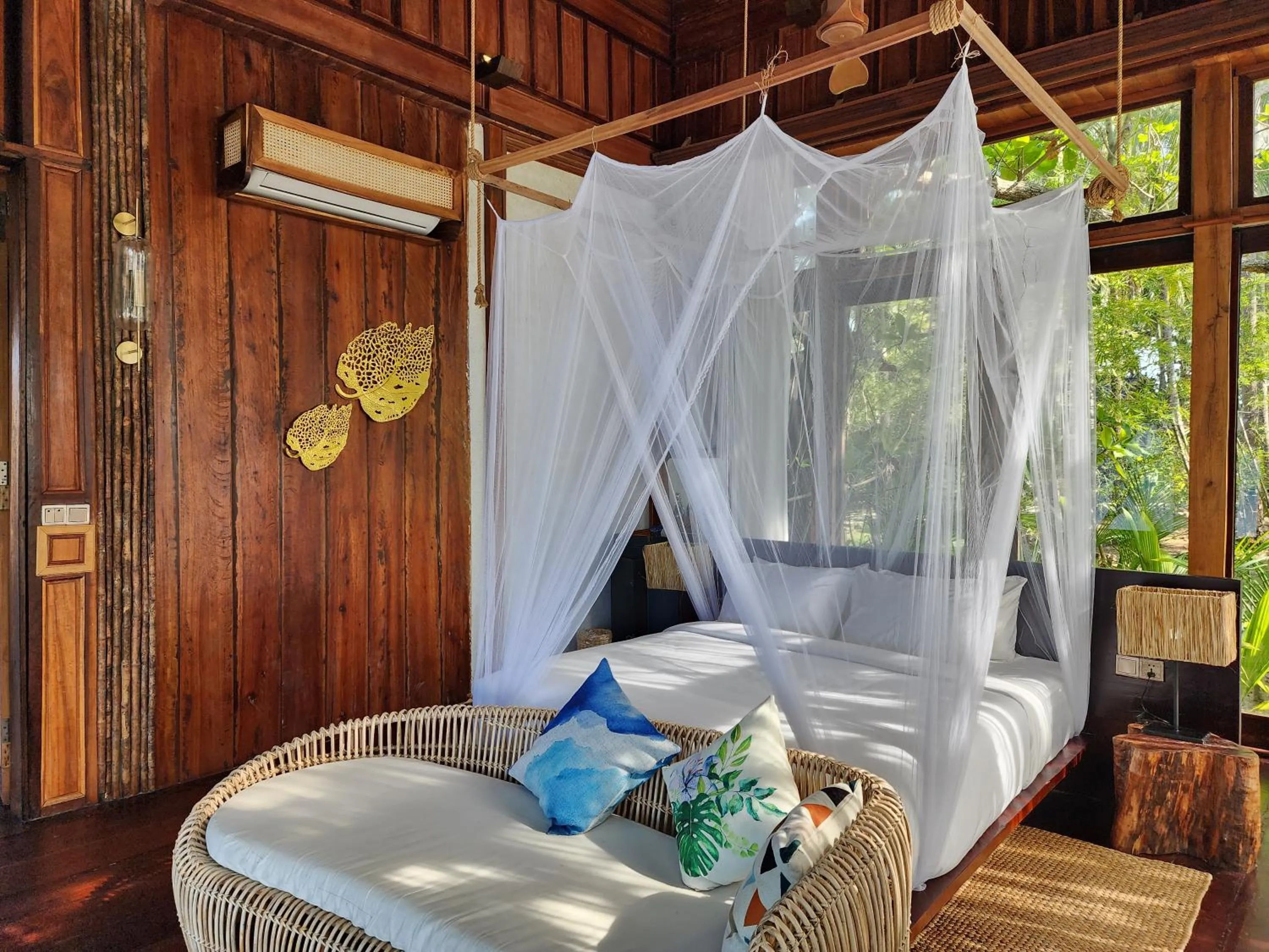 Bedroom, Bed in Full Moon Private Island