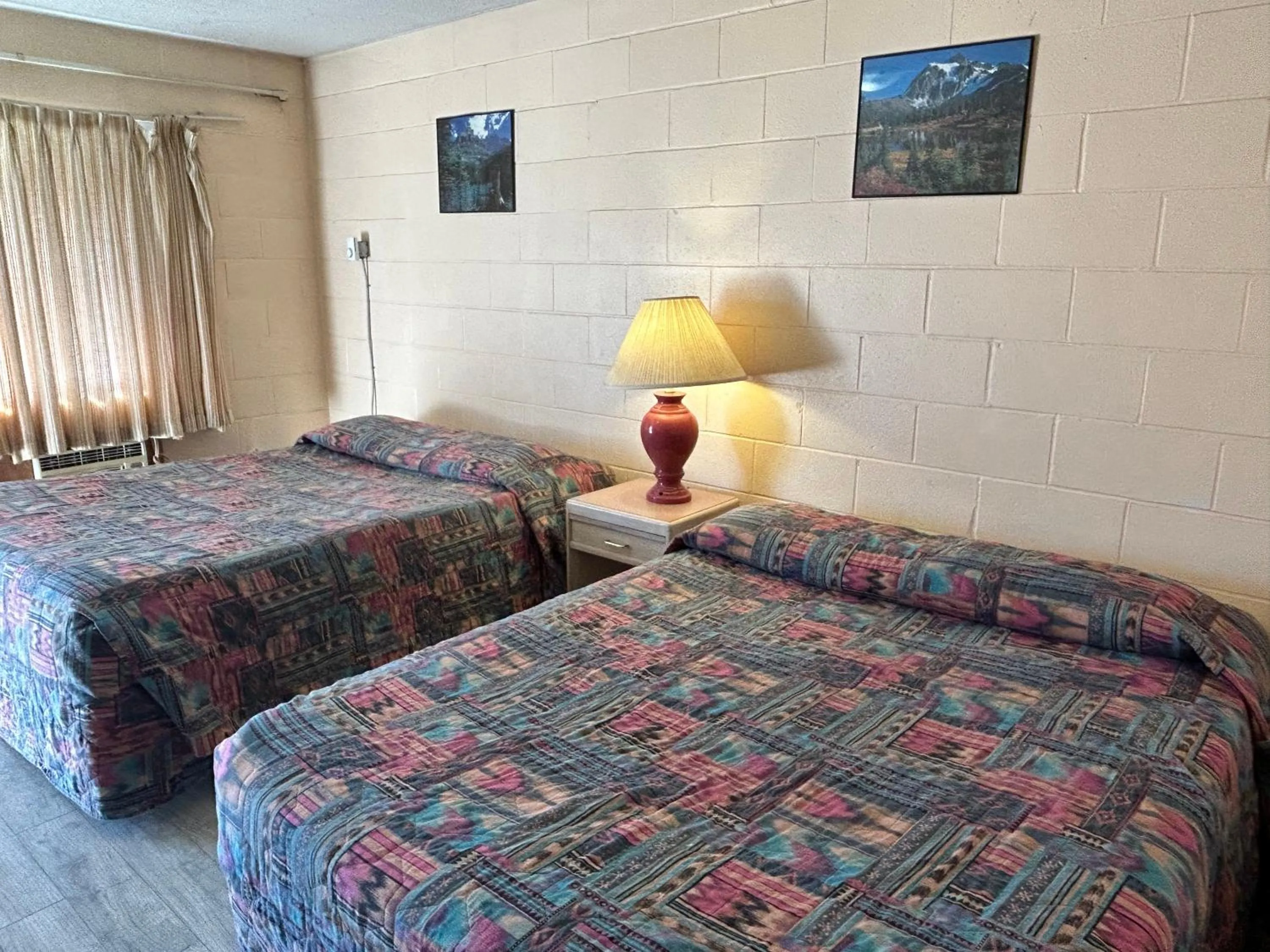 Bedroom in Road Runner Motel Merritt BC