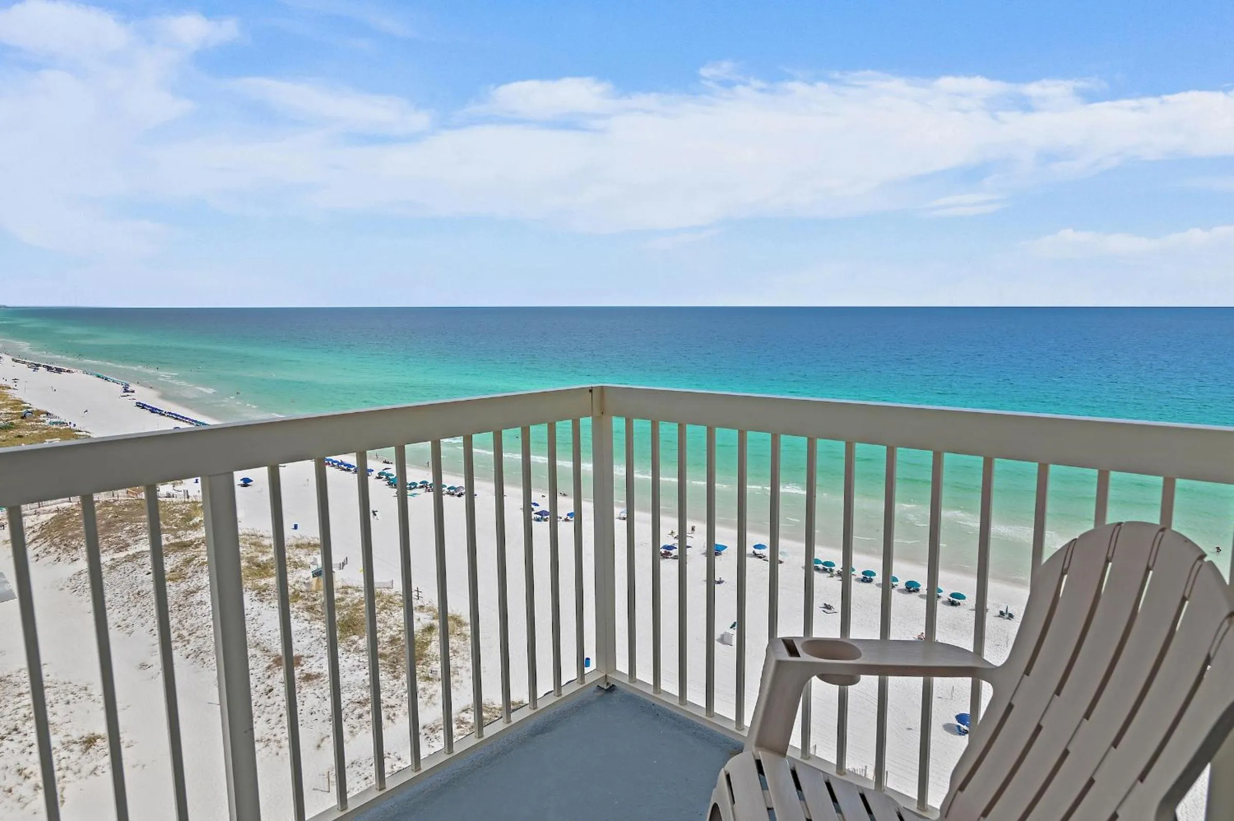 Balcony/Terrace in Pelican Beach Resort by Colasan