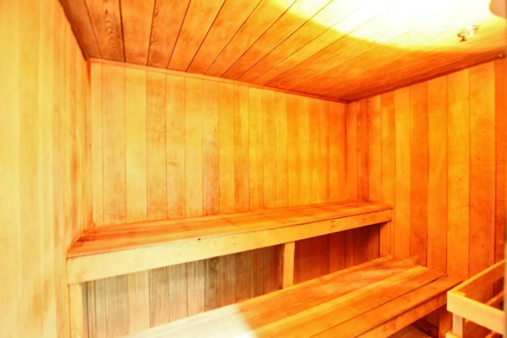 Sauna in Pelican Beach Resort by Colasan