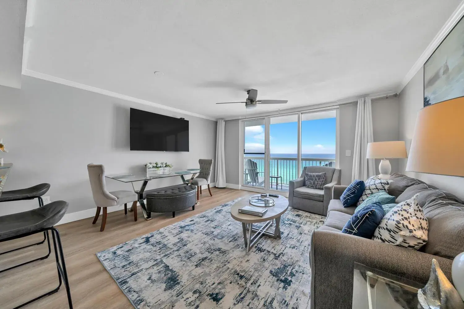 Living room, Seating Area in Pelican Beach Resort by ResortQuest
