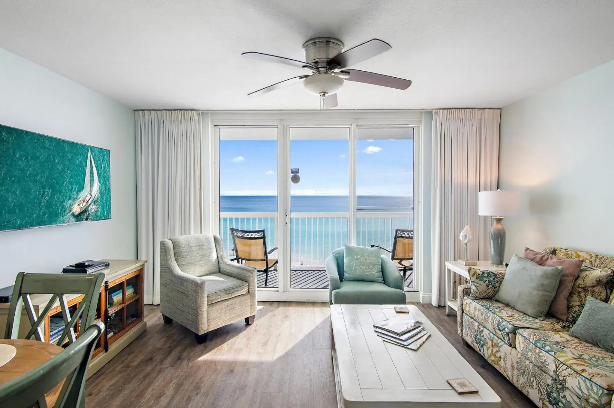 Living room, Seating Area in Pelican Beach Resort by ResortQuest