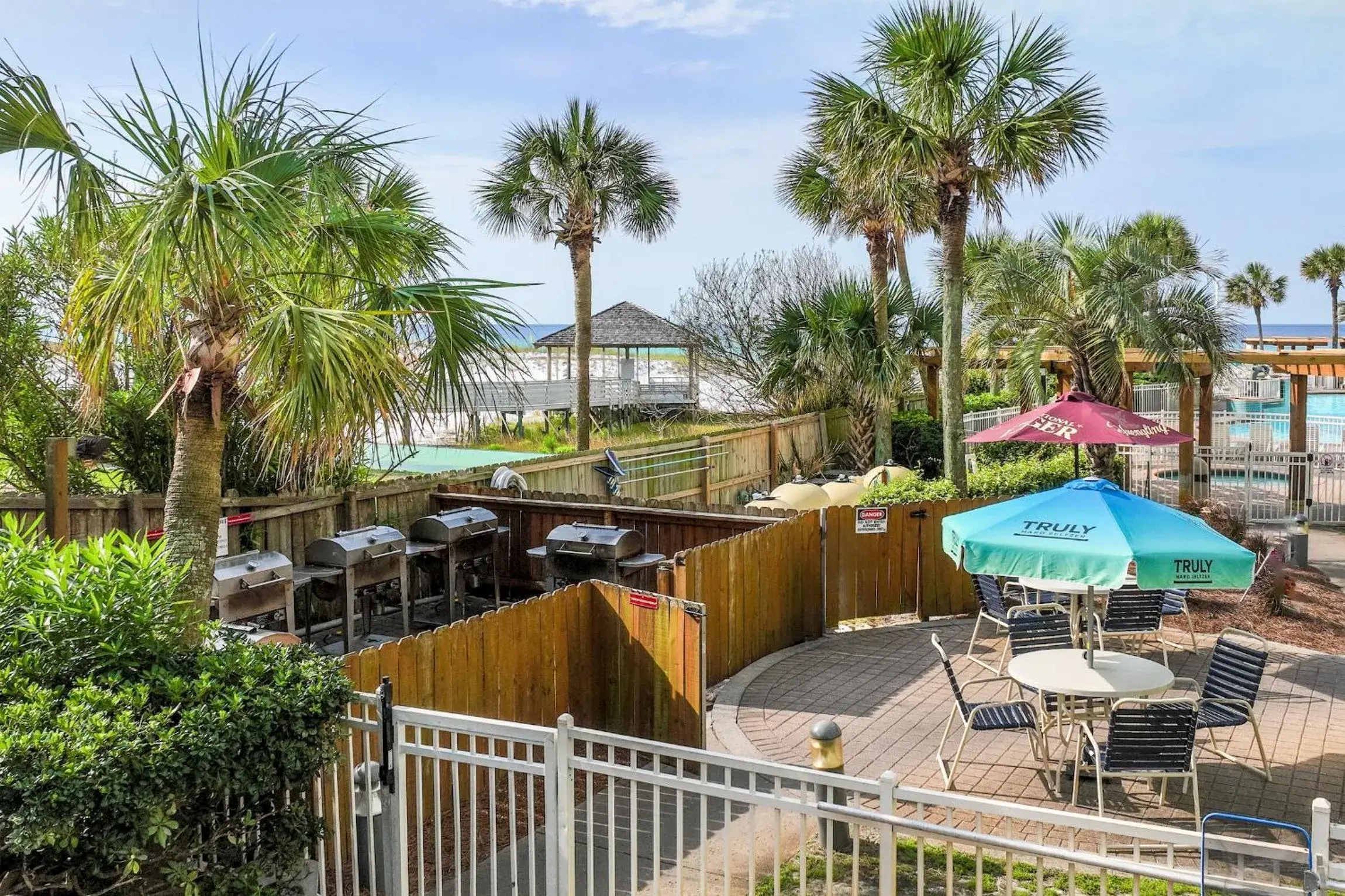 BBQ facilities, Pool View in Pelican Beach Resort by ResortQuest