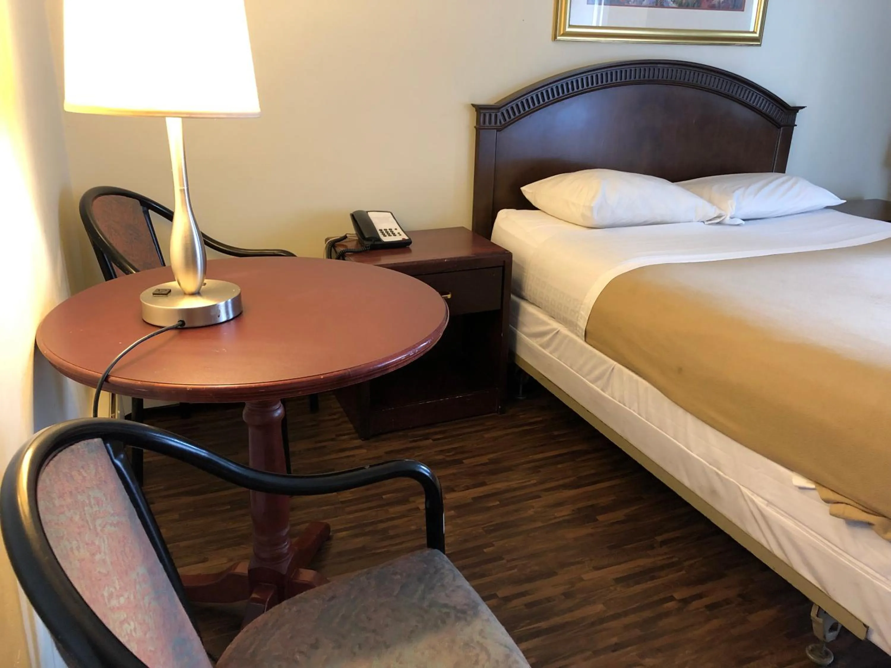 Bed in Travellers Inn