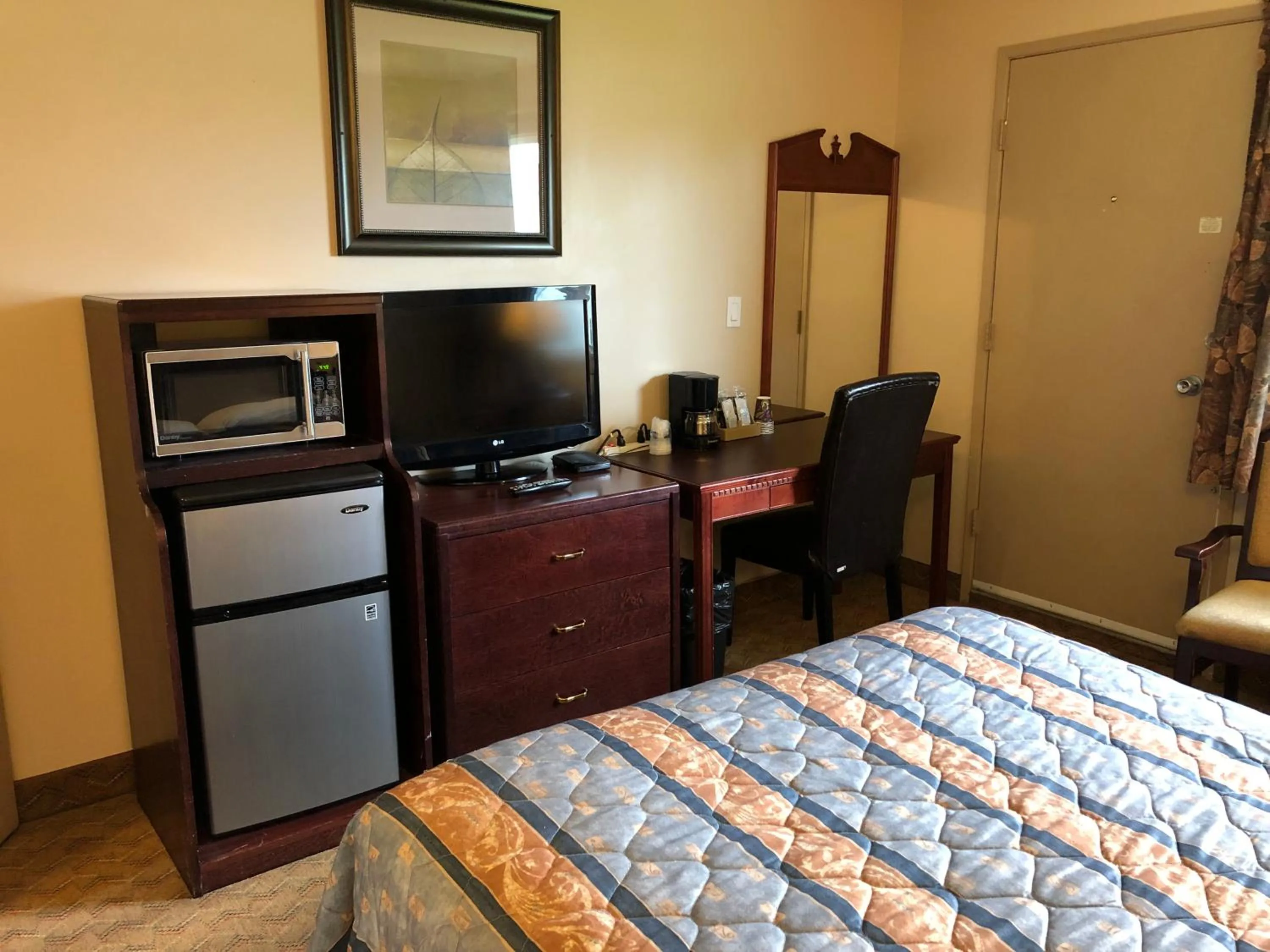 Bed in Travellers Inn