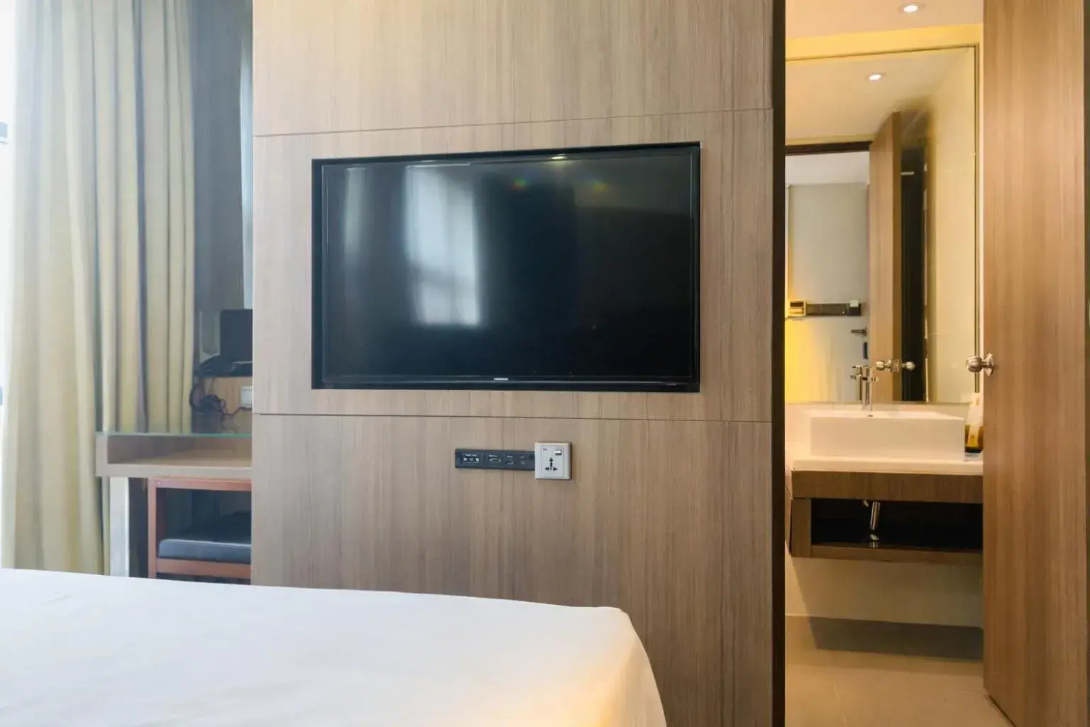 Bed in Amrise Hotel Kitchener, Check In 9PM, Check Out 8AM Bed in Amrise Hotel Kitchener, Check In 9PM, Check Out 8AM