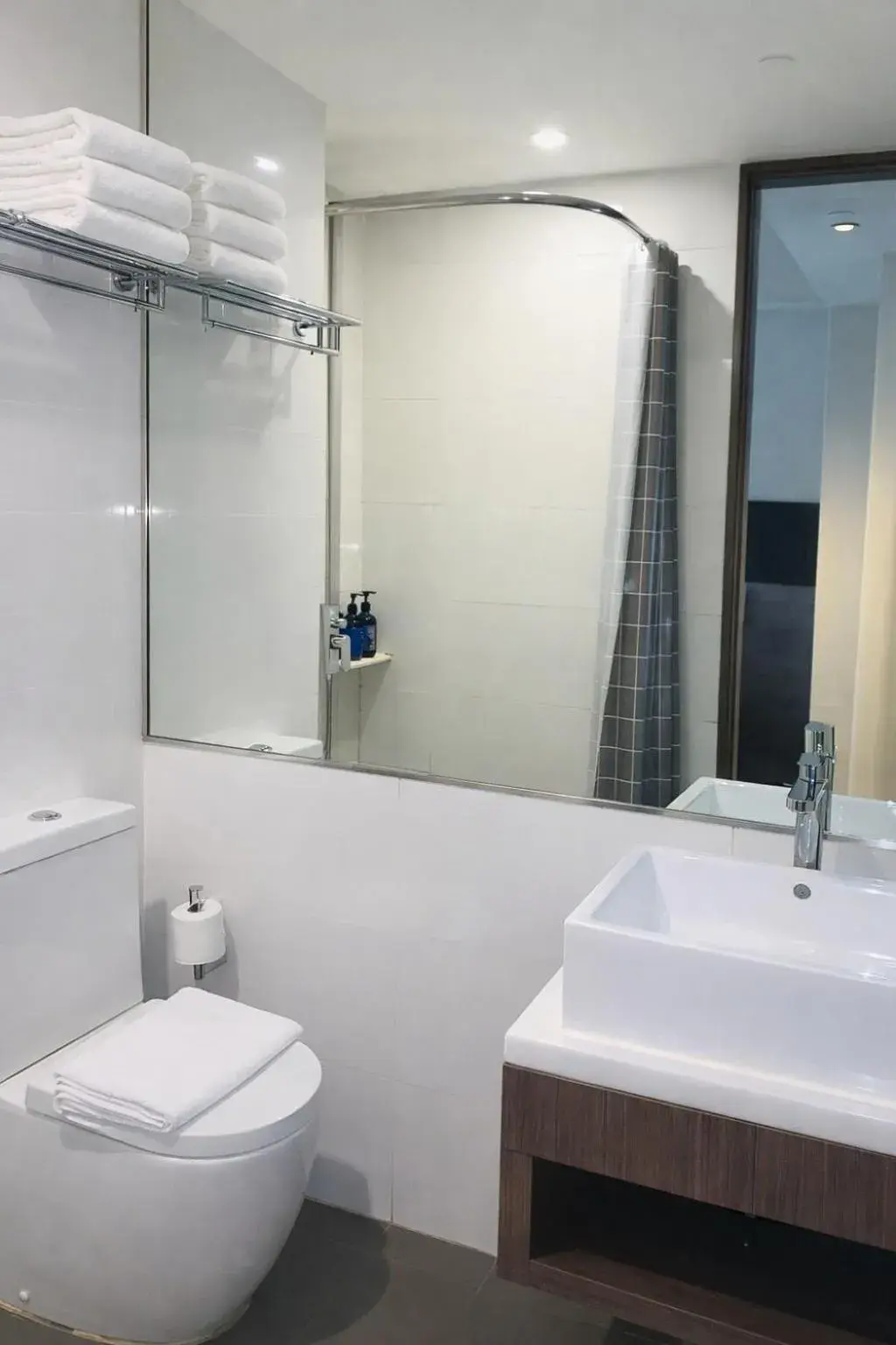 Amrise Hotel Kitchener, Check In 9PM, Check Out 8AM Amrise Hotel Kitchener, Check In 9PM, Check Out 8AM