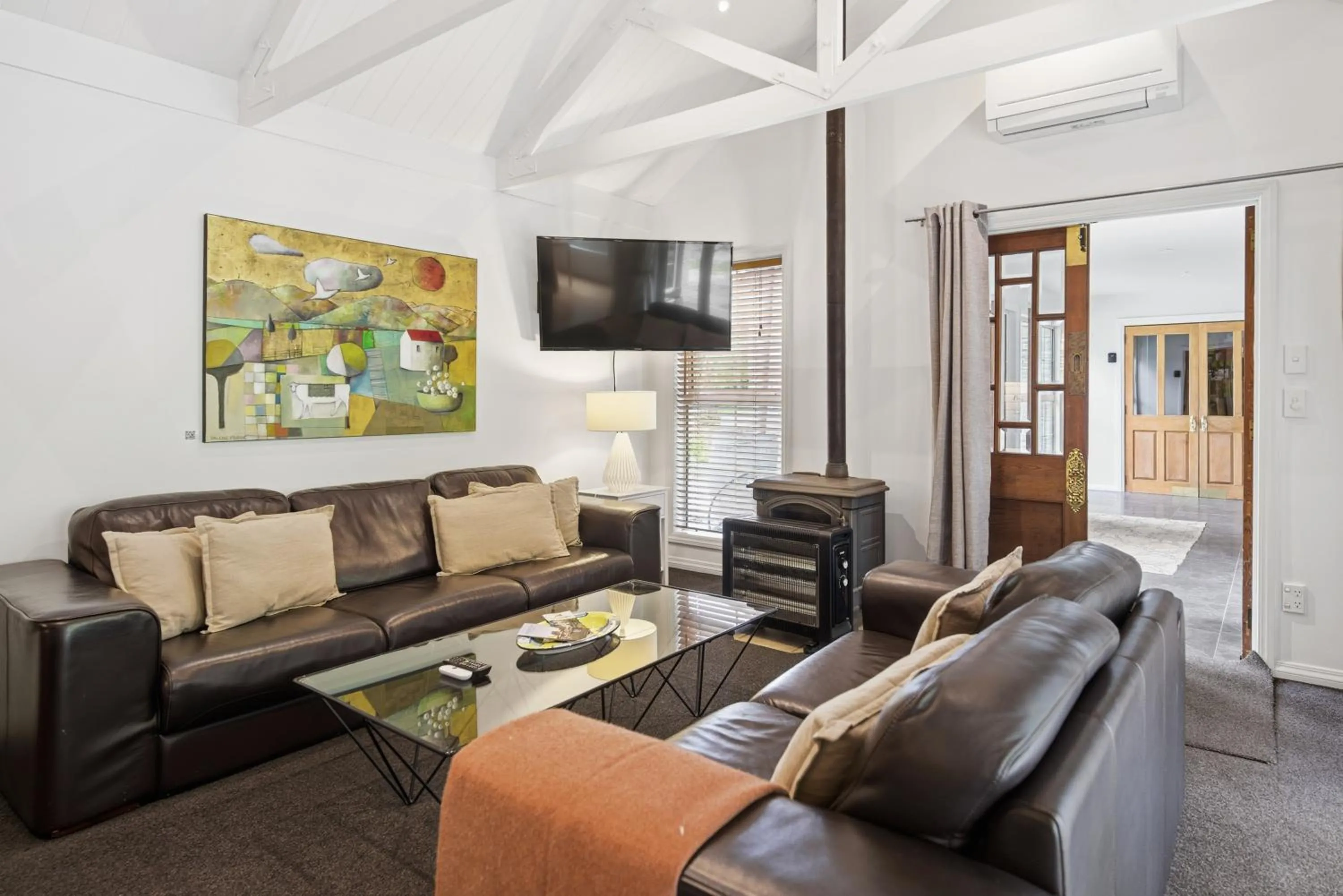 Living room, Bed in Arrow Junction Cottage