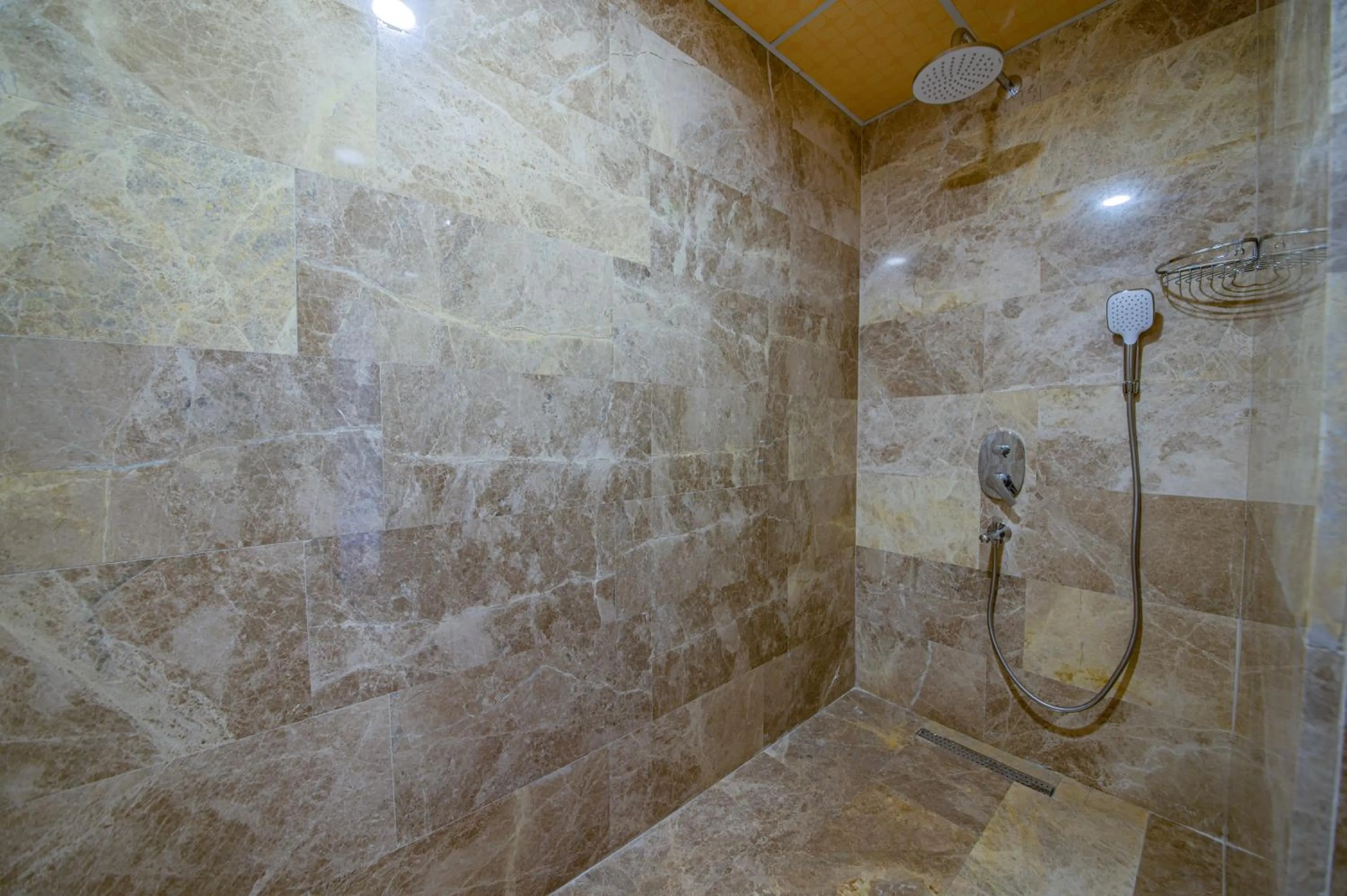 Shower in Remus Romulus Cappadocia