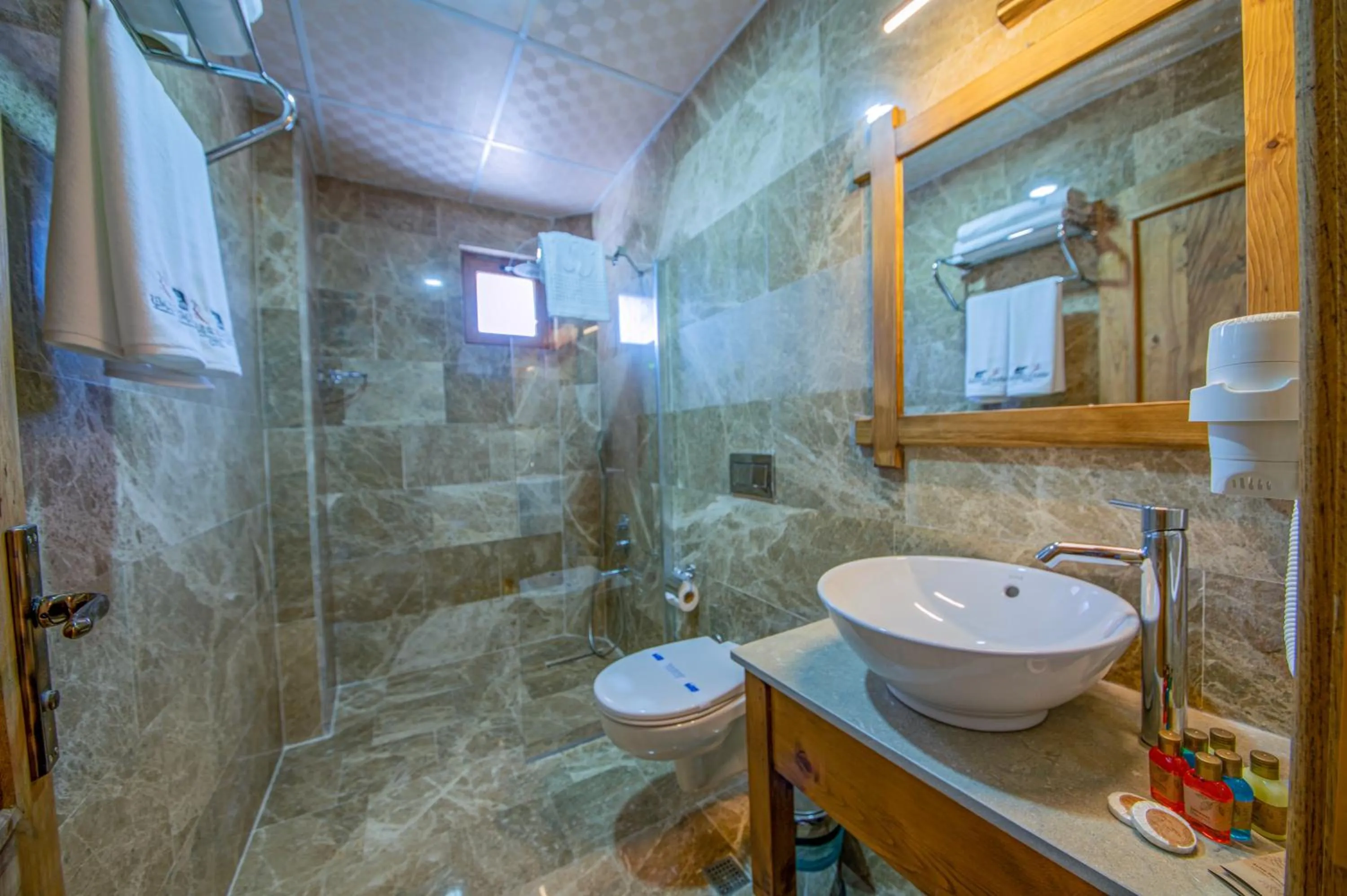 Shower in Remus Romulus Cappadocia