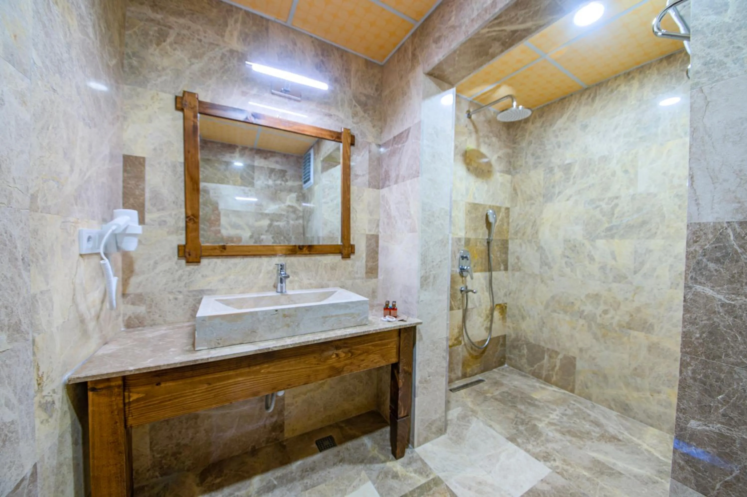 Shower in Remus Romulus Cappadocia