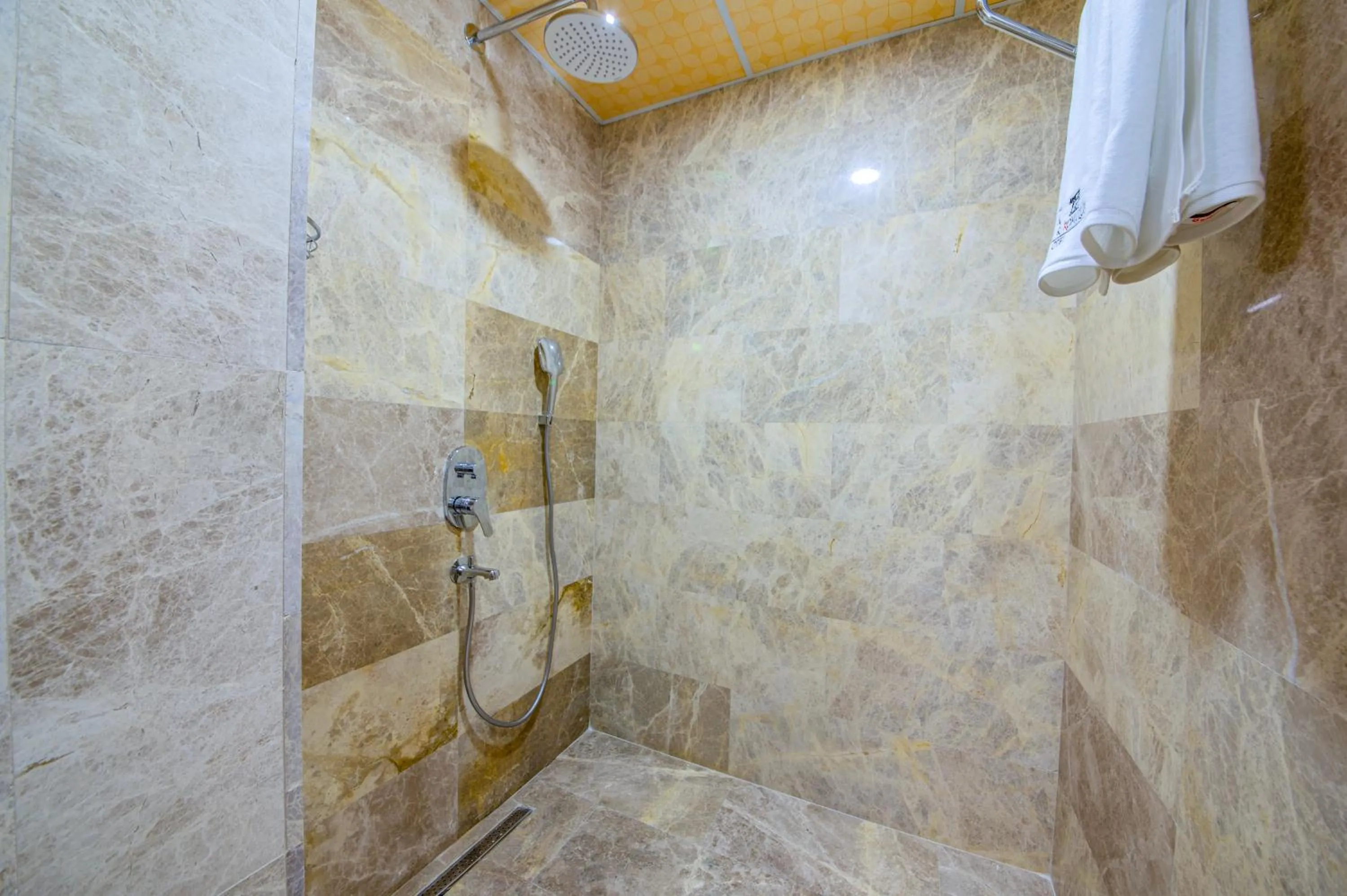 Shower in Remus Romulus Cappadocia
