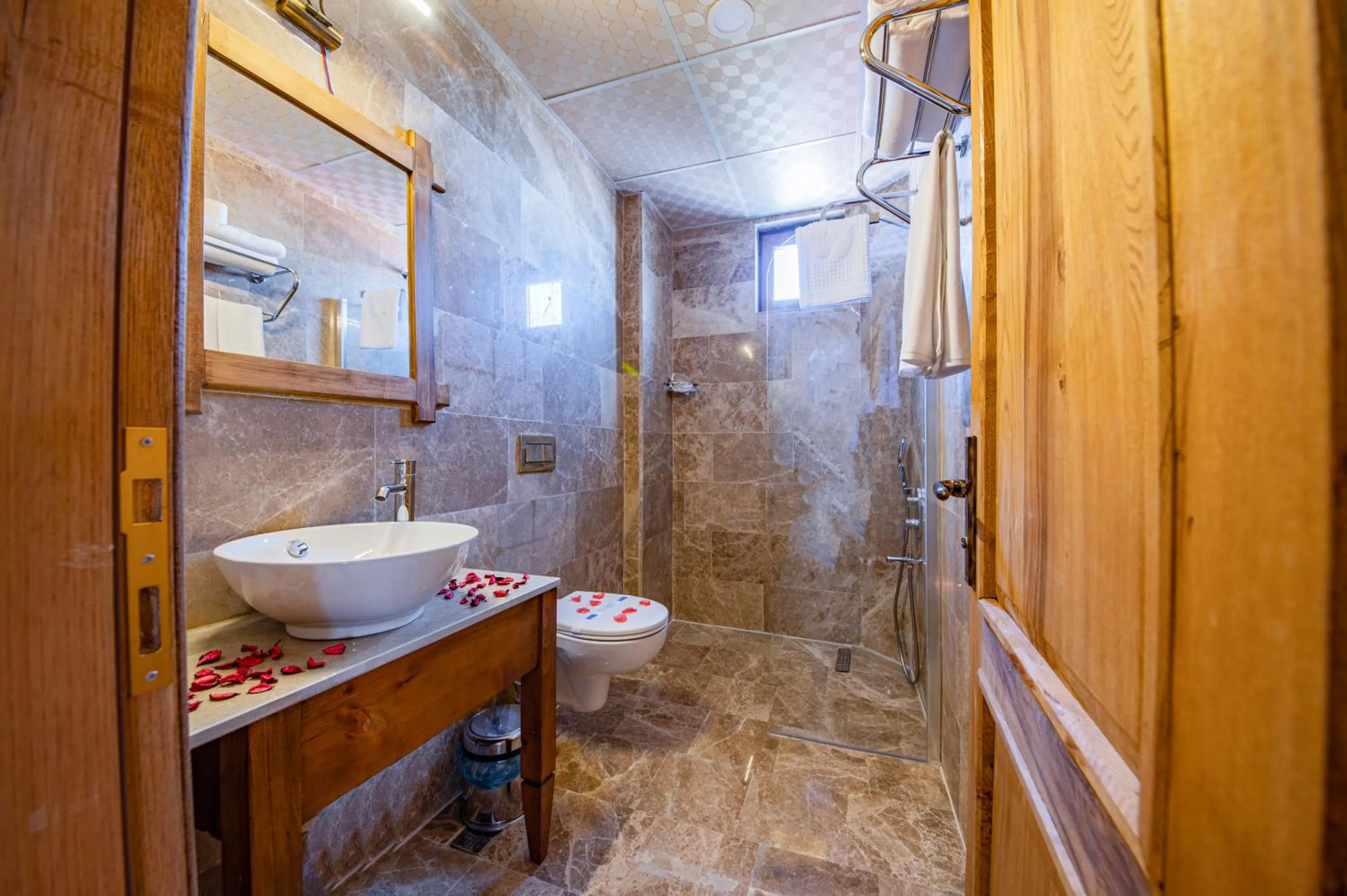 Shower in Remus Romulus Cappadocia