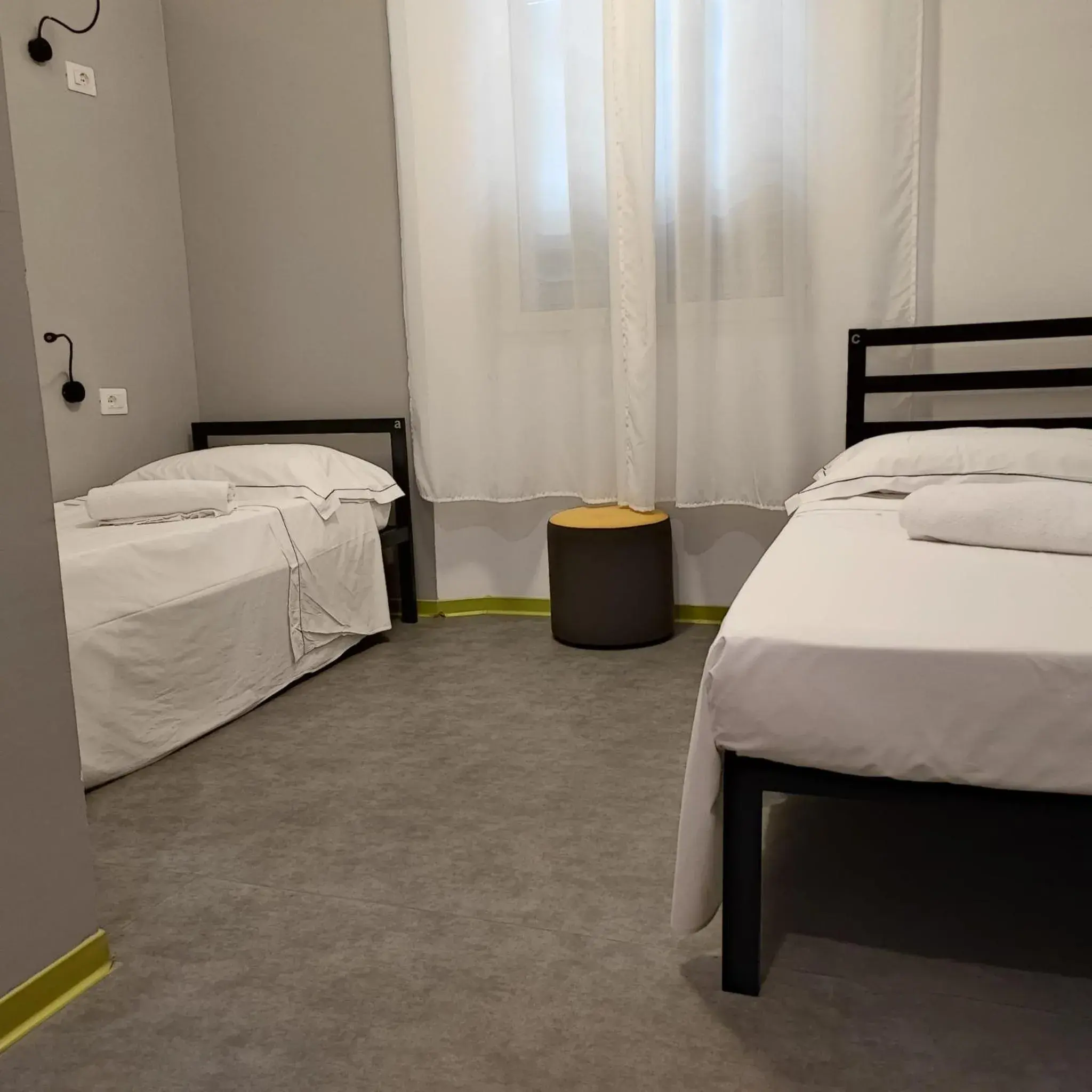 Twin Room - single occupancy - Disability Access in Bohoostel Twin Room - single occupancy - Disability Access in Bohoostel