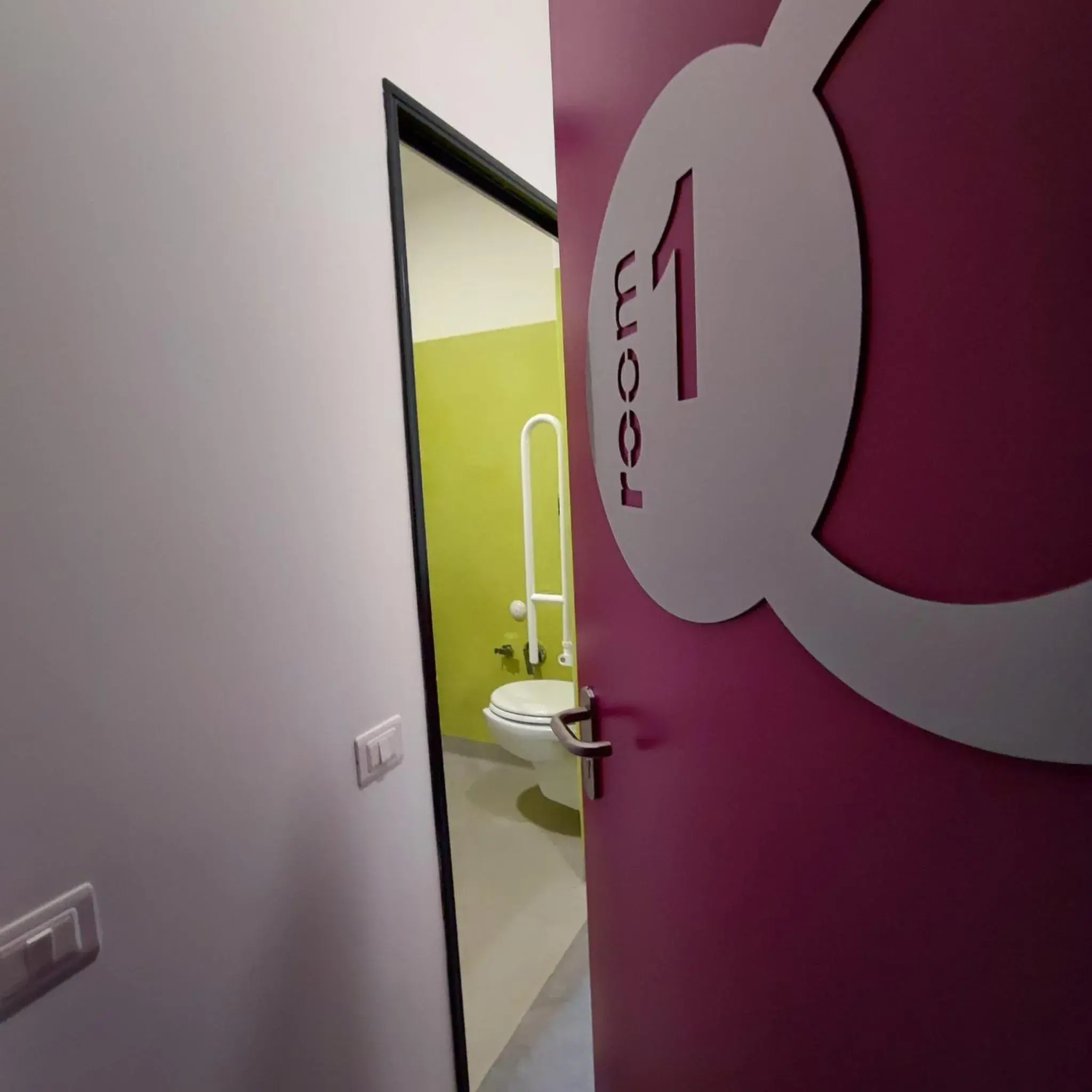 Twin Room - single occupancy - Disability Access in Bohoostel Twin Room - single occupancy - Disability Access in Bohoostel