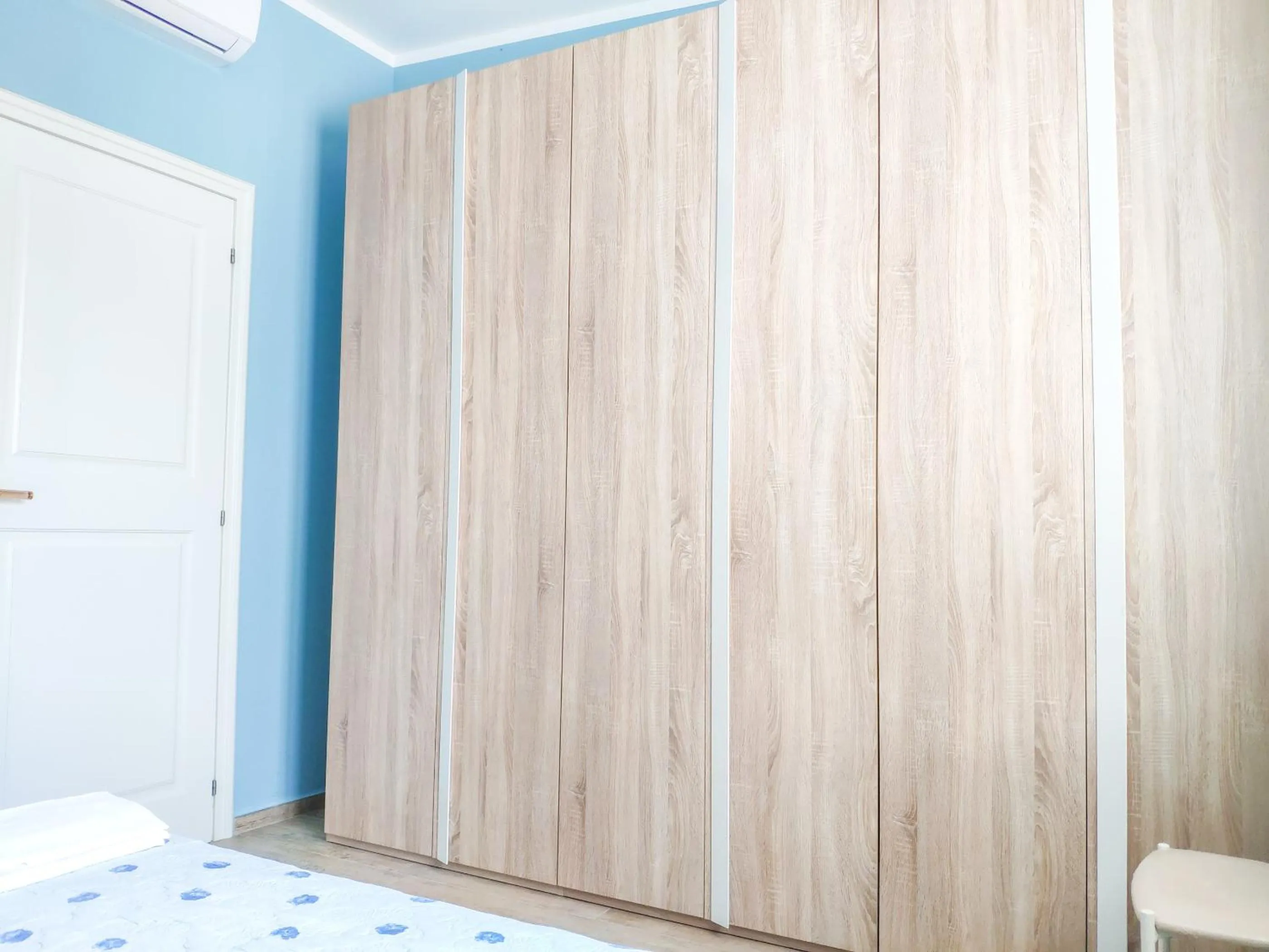 wardrobe, Bed in Homiday - Residence Mykonos