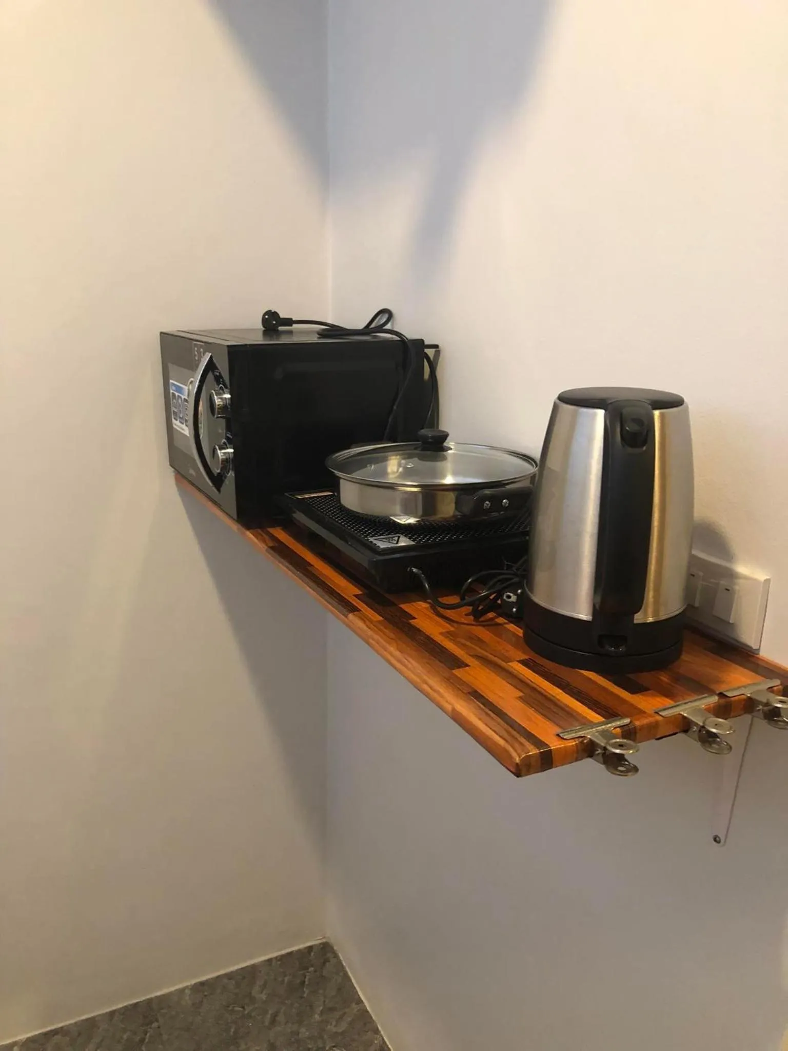 Kitchen or kitchenette in M&N Guesthouse Kata