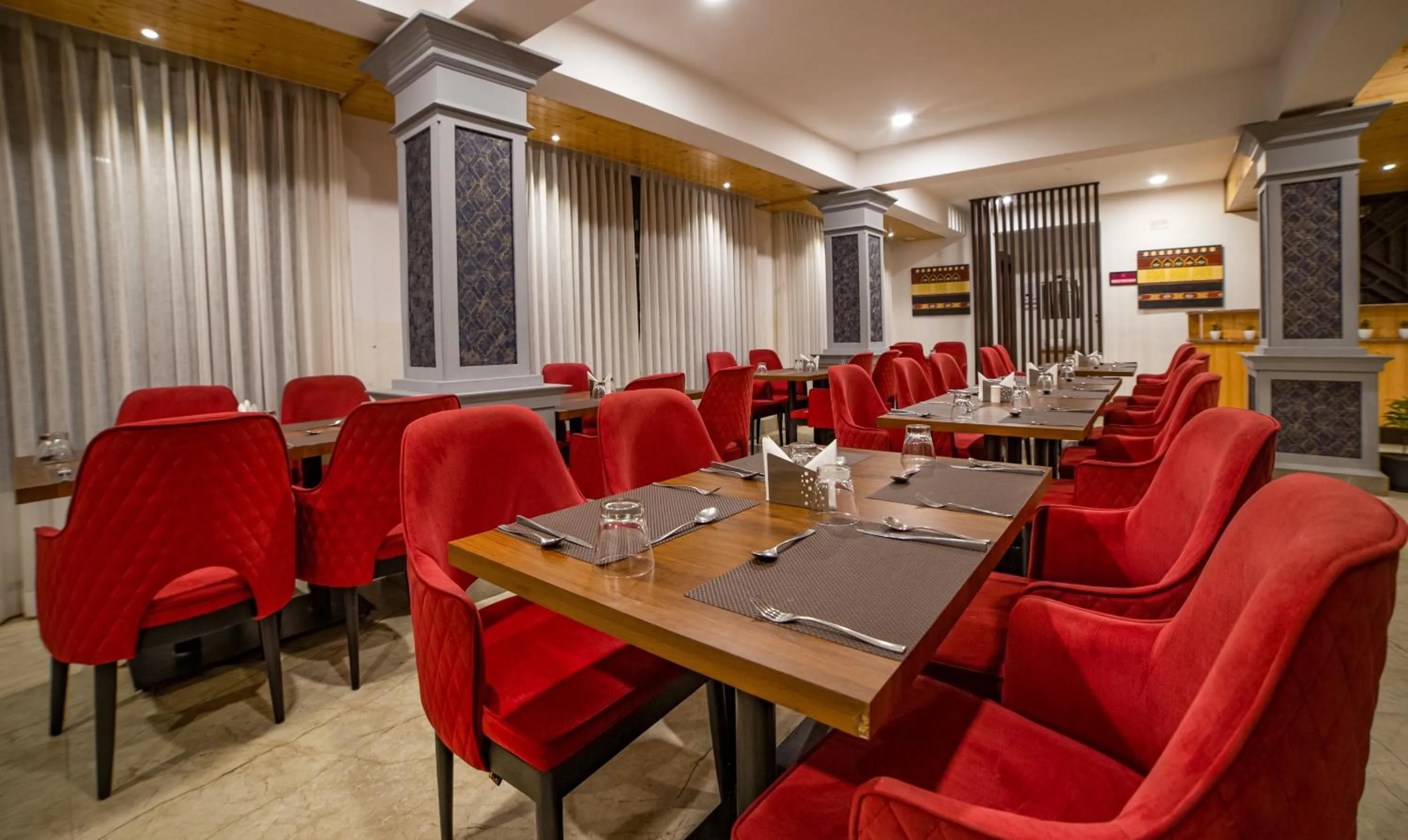 Restaurant/places to eat in Sumitel Pelling