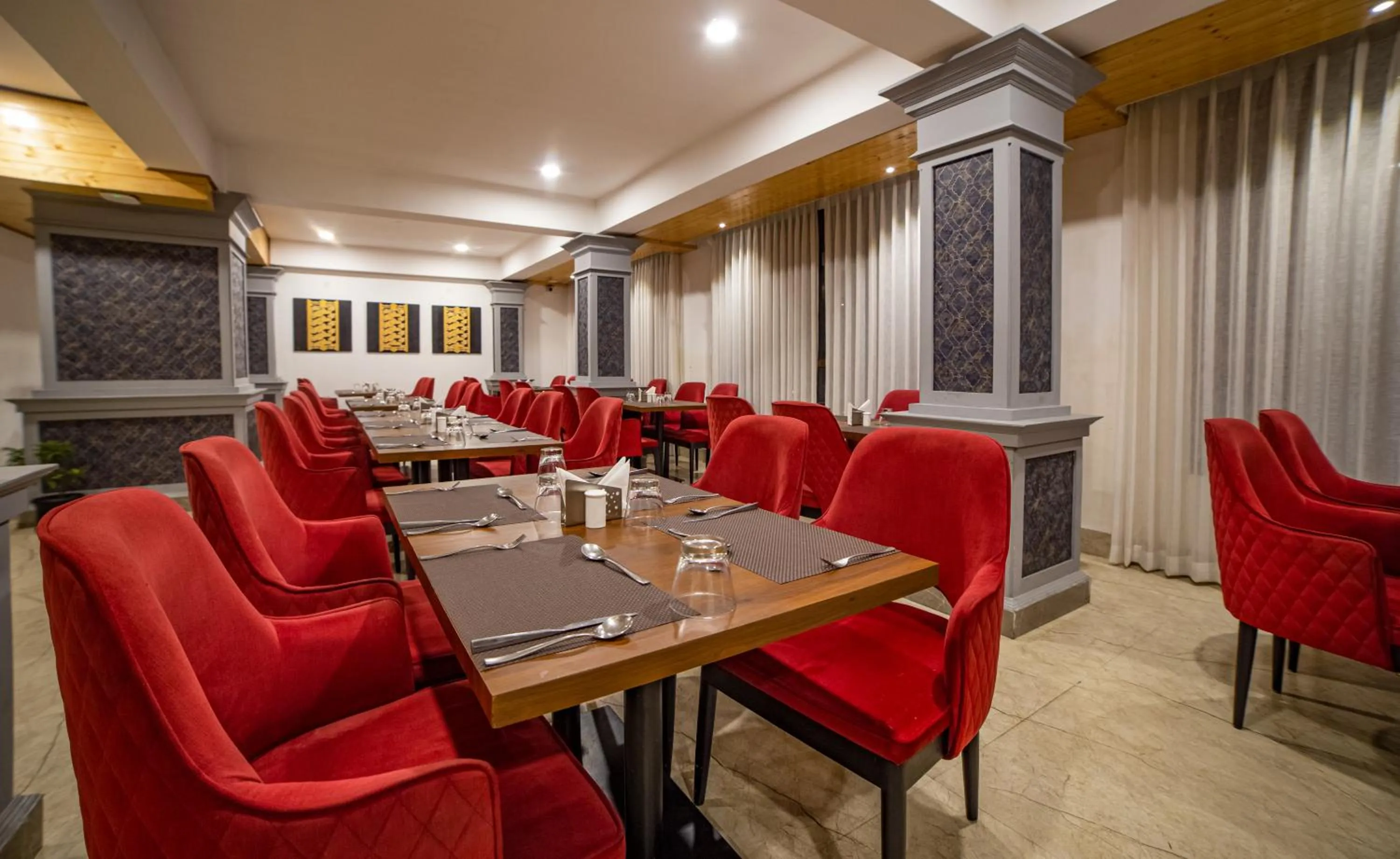 Restaurant/places to eat in Sumitel Pelling