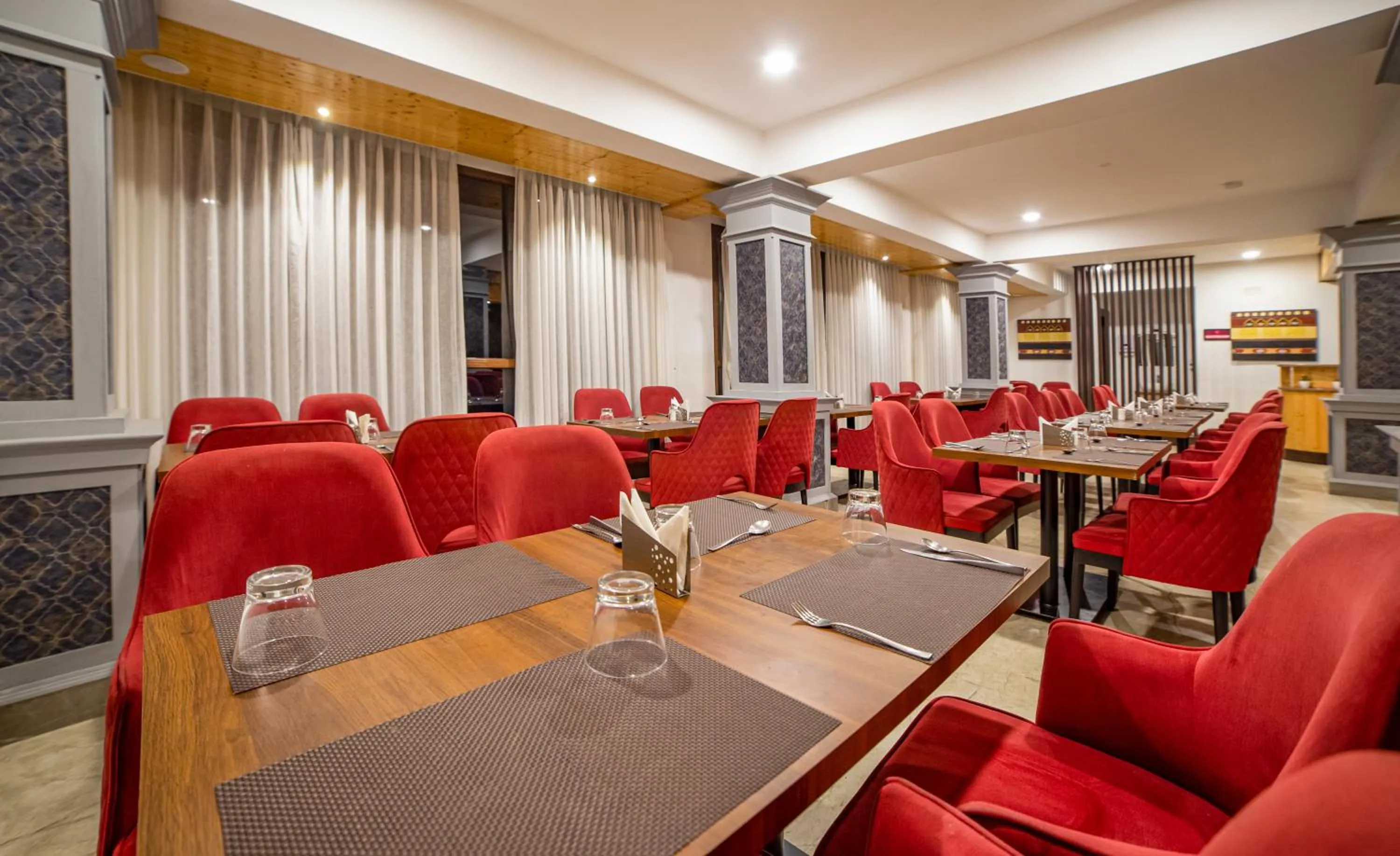 Restaurant/places to eat in Sumitel Pelling