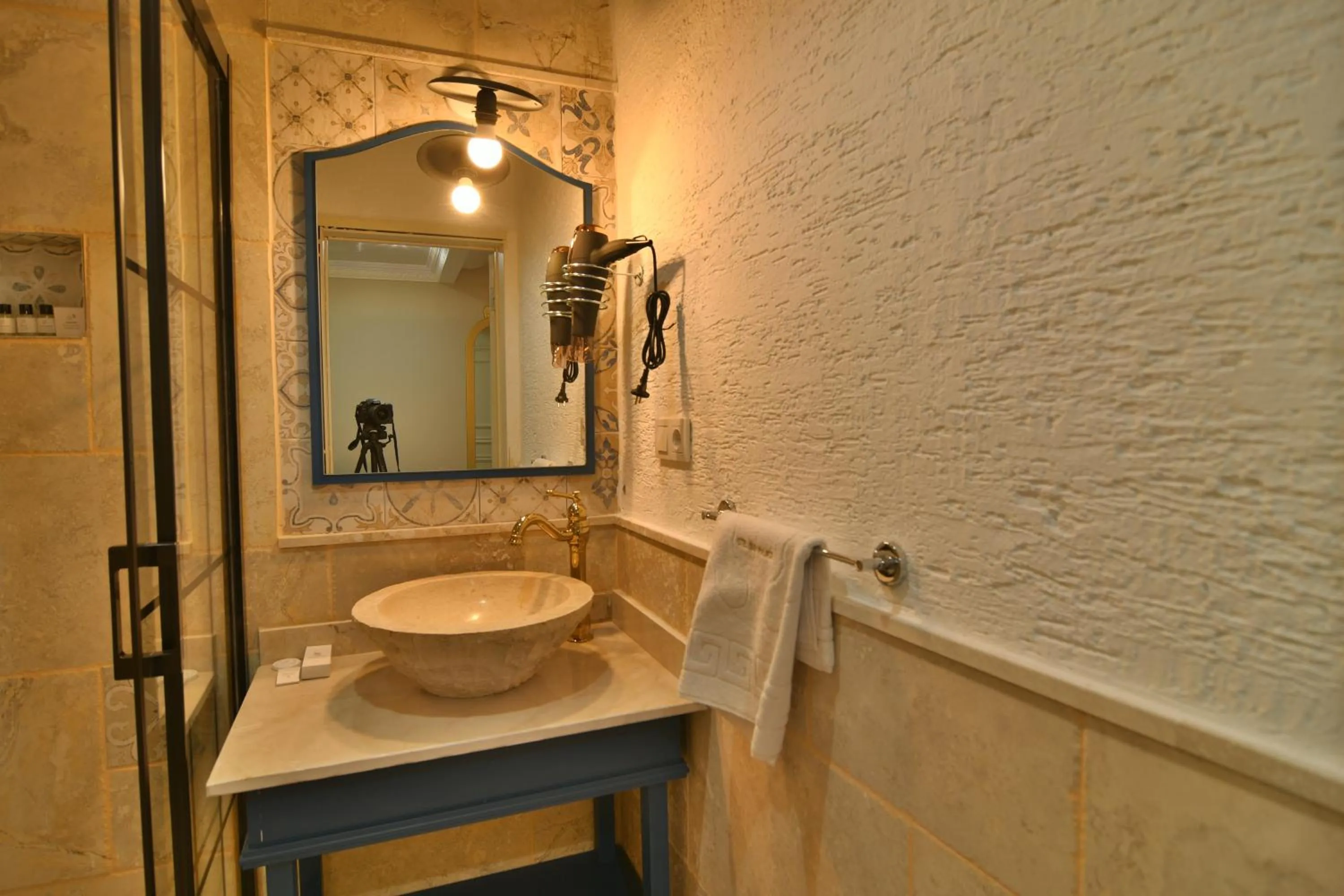 Shower in SUR PALACE OTEL