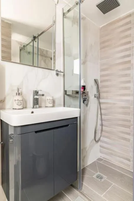 3BDR Penthouse -w/huge Balcony and hot tub-Jacuzzi