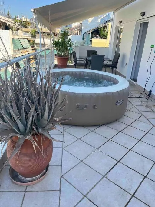3BDR Penthouse -w/huge Balcony and hot tub-Jacuzzi