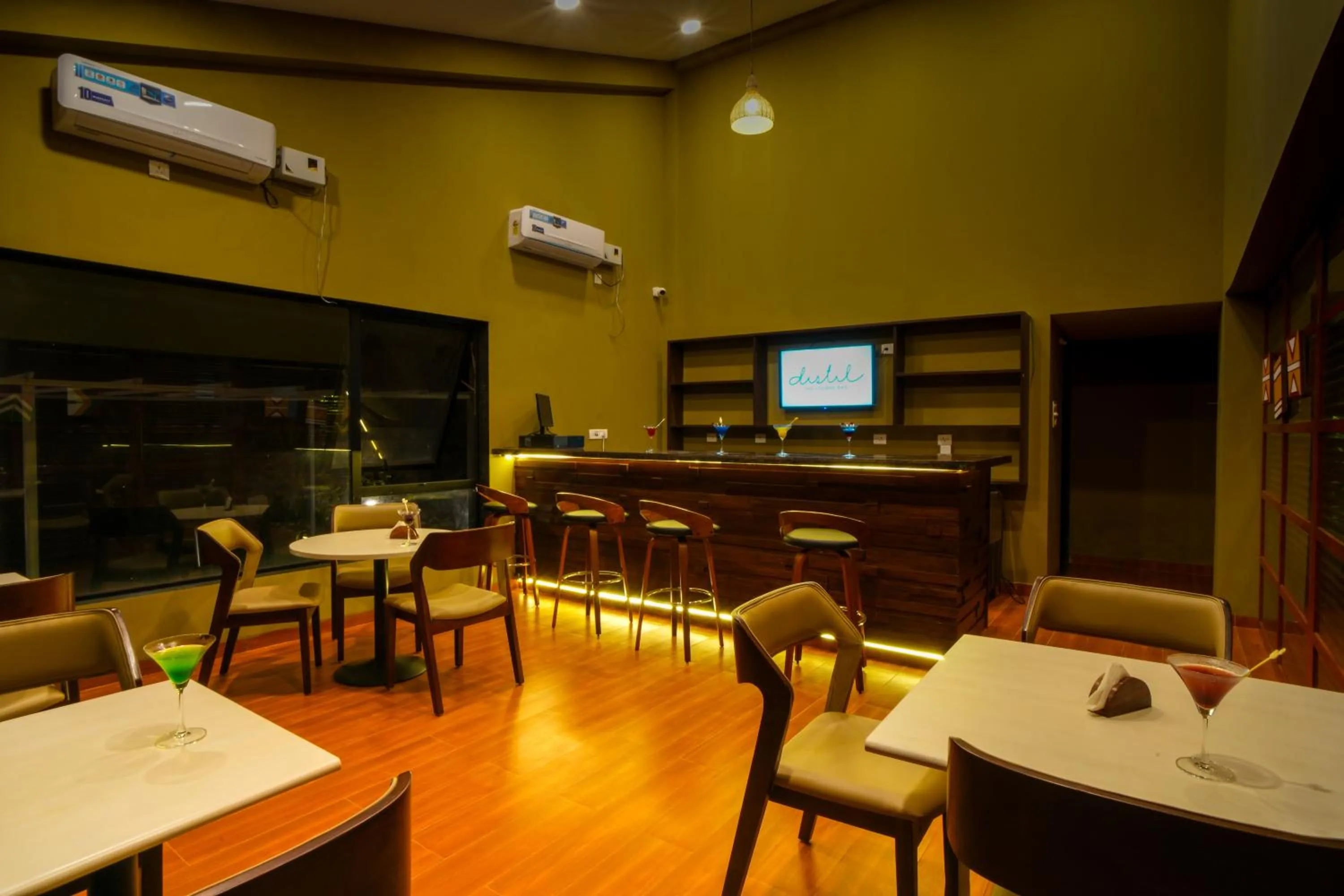 Restaurant/places to eat in Gaurav Lords Resort