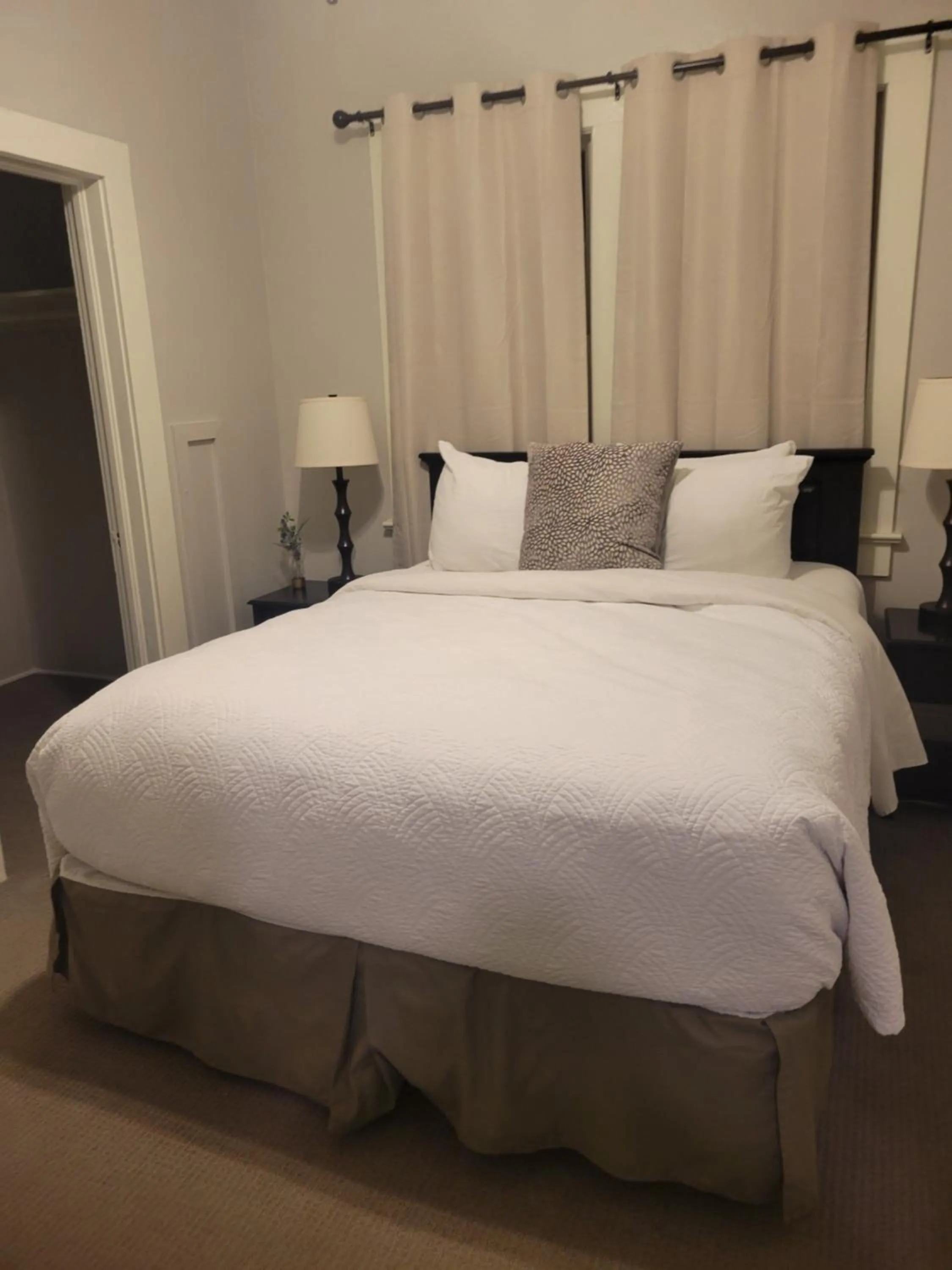 Bed in Natural Bridge Hotel, Trademark Collection by Wyndham