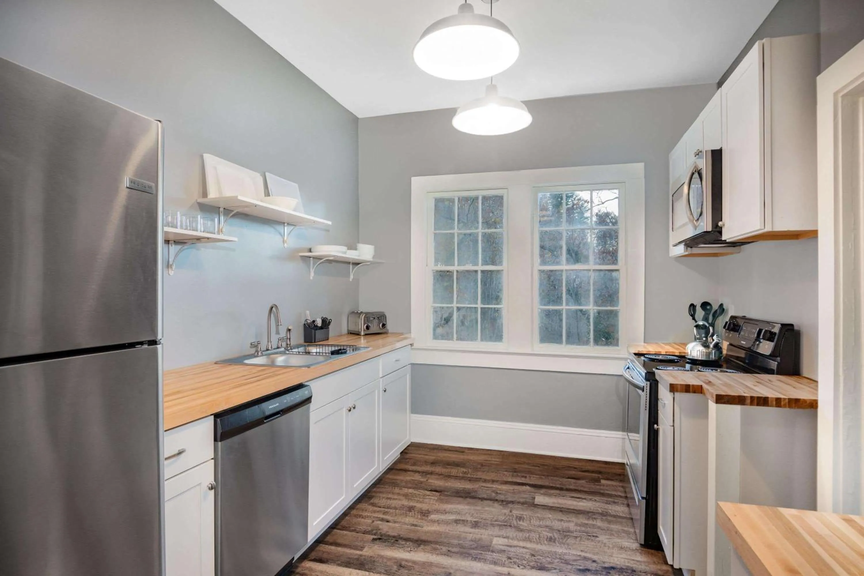 Bed in Natural Bridge Hotel, Trademark Collection by Wyndham