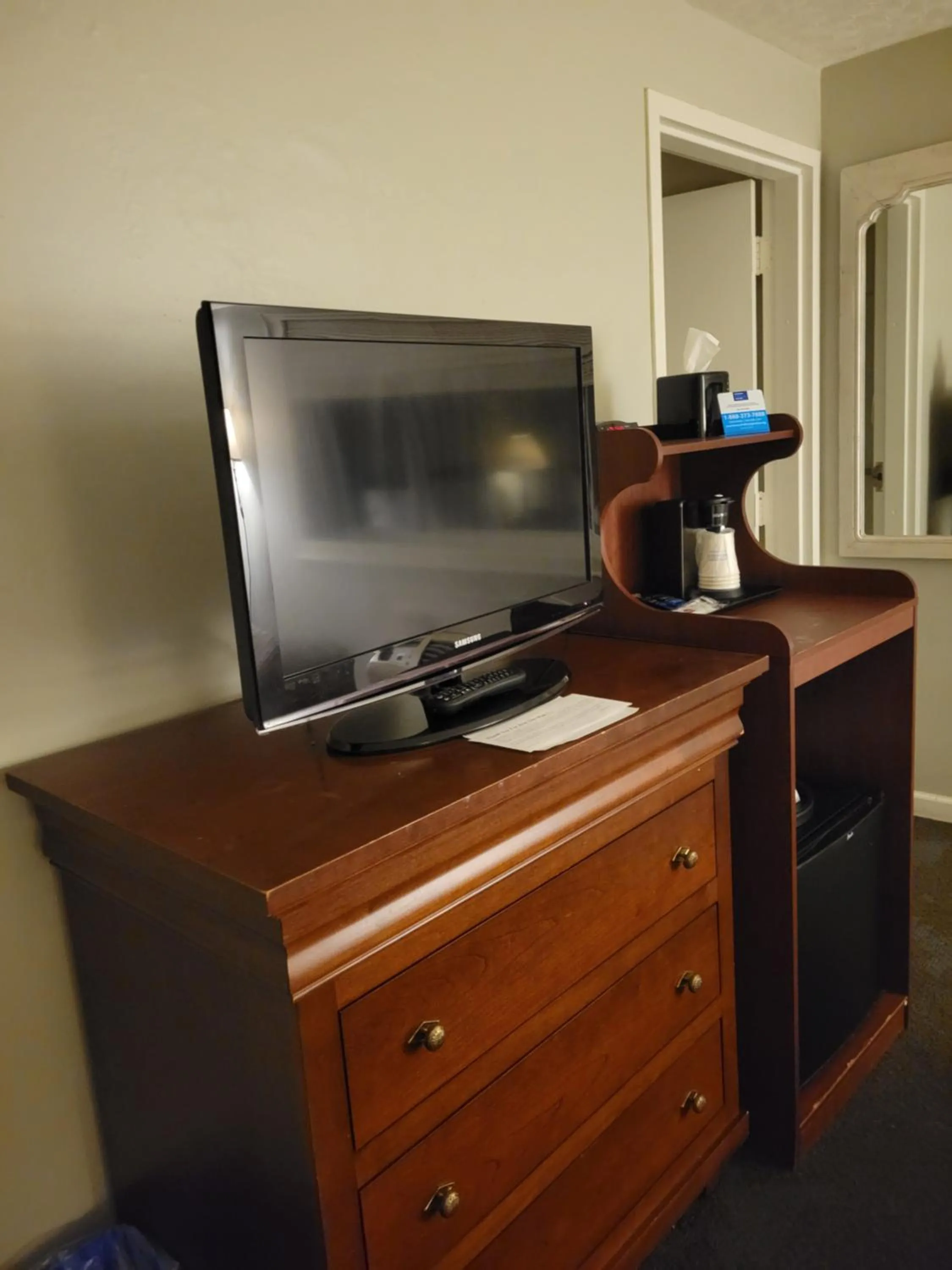 TV and multimedia in Natural Bridge Hotel, Trademark Collection by Wyndham