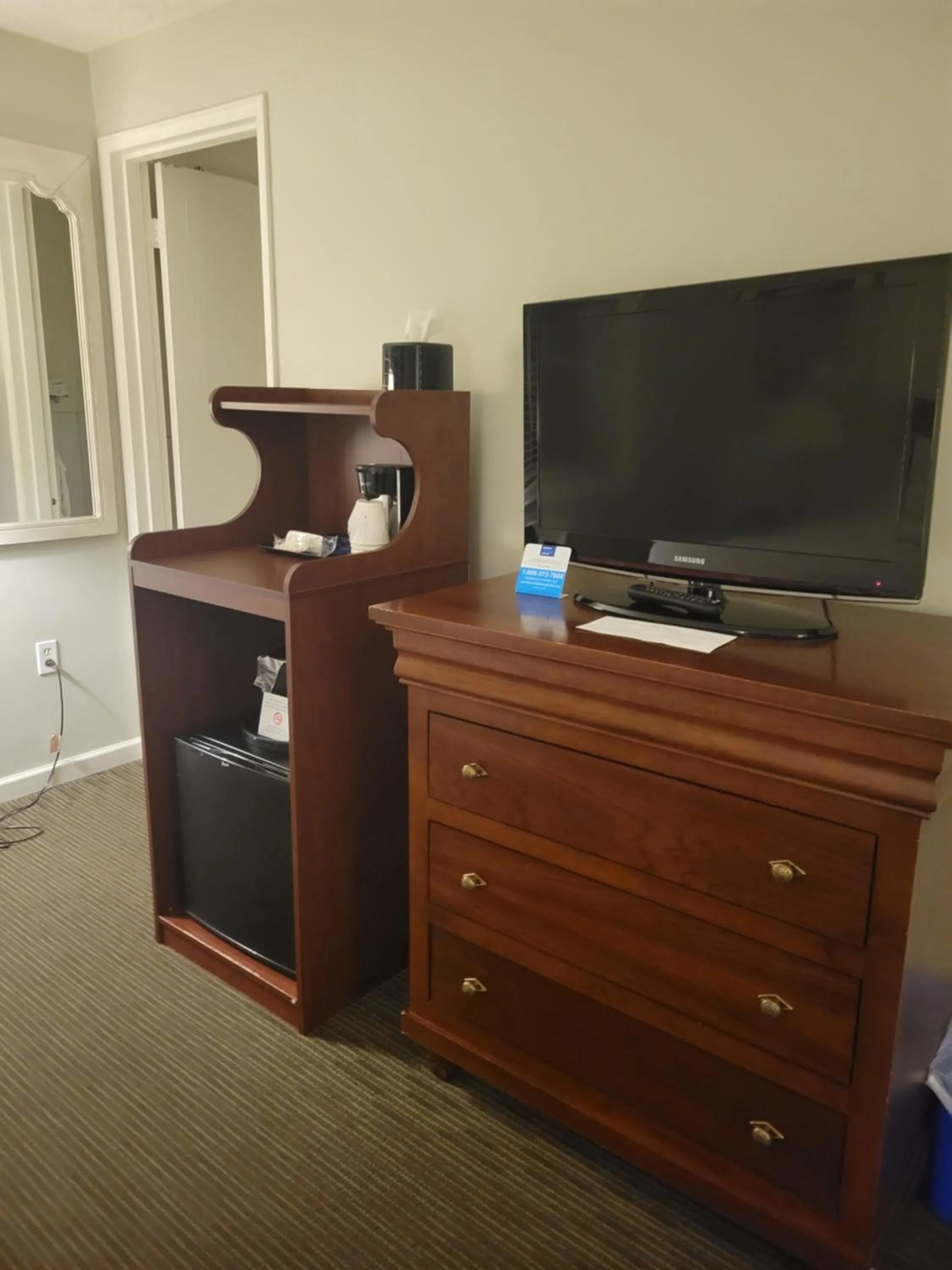 TV and multimedia in Natural Bridge Hotel, Trademark Collection by Wyndham