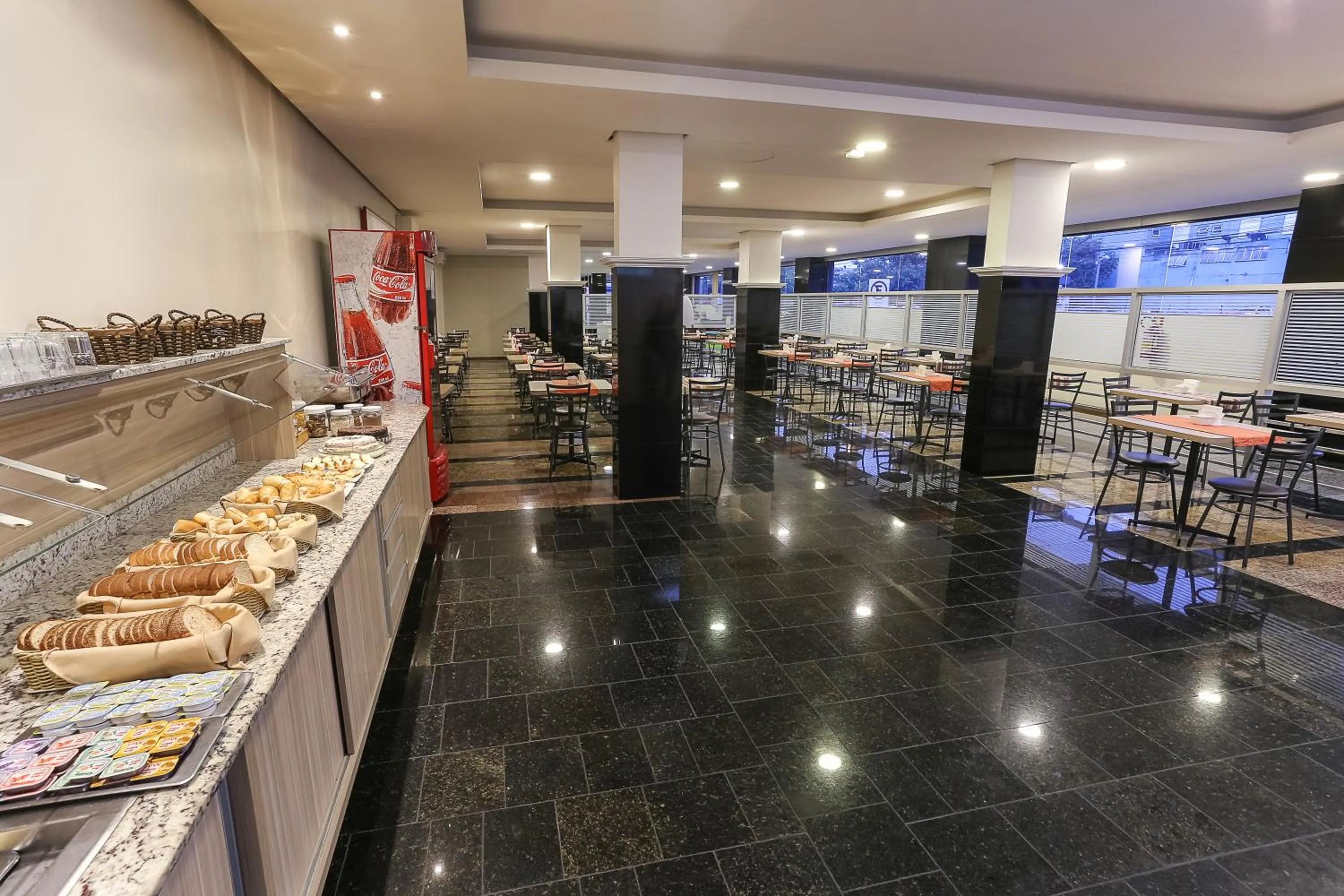 Restaurant/places to eat in Hotel Express Rodoviária