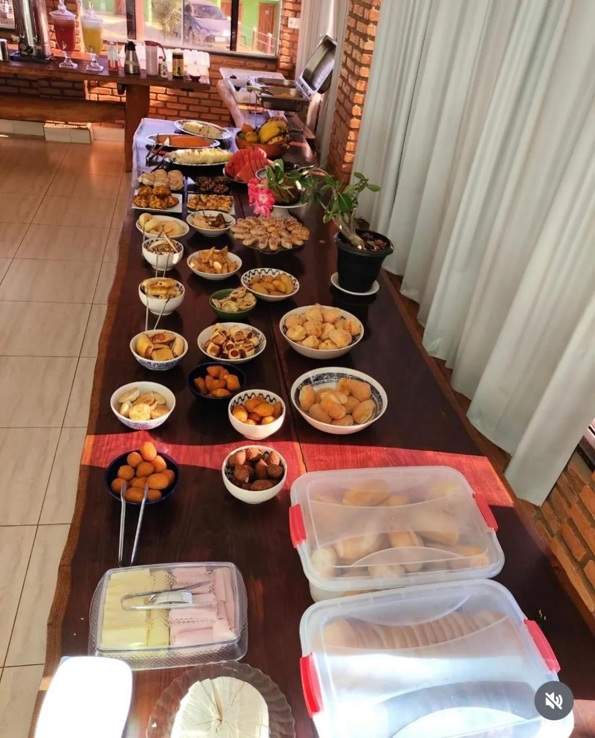 Continental breakfast in Pousada Cascata de Pedra