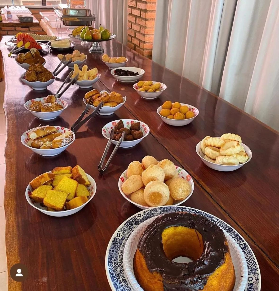 Buffet breakfast in Pousada Cascata de Pedra