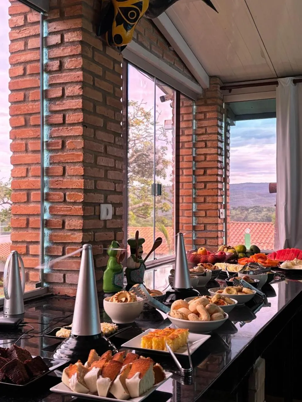Buffet breakfast in Pousada Cascata de Pedra