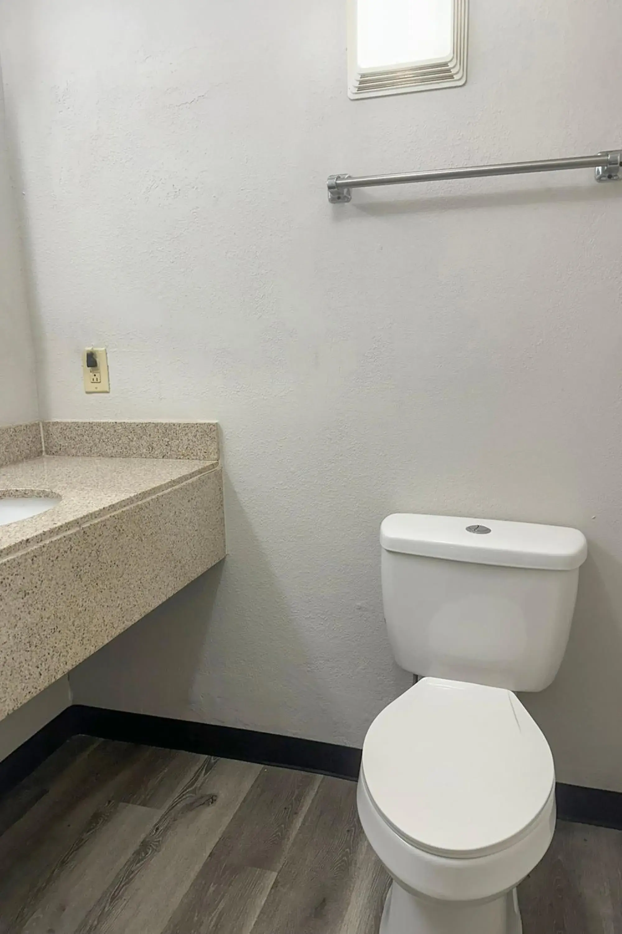 Bathroom in Regal Inn Guntersville By OYO Hwy 431 Bathroom in Regal Inn Guntersville By OYO Hwy 431