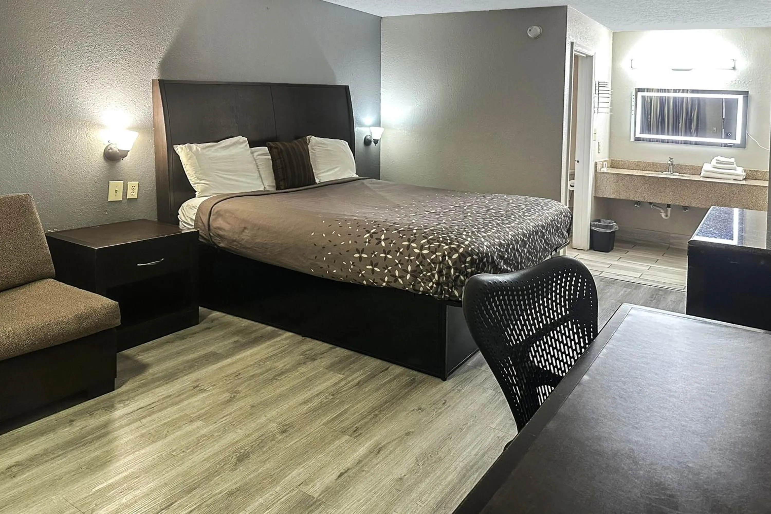 Bedroom, Bed in Regal Inn Guntersville By OYO Hwy 431