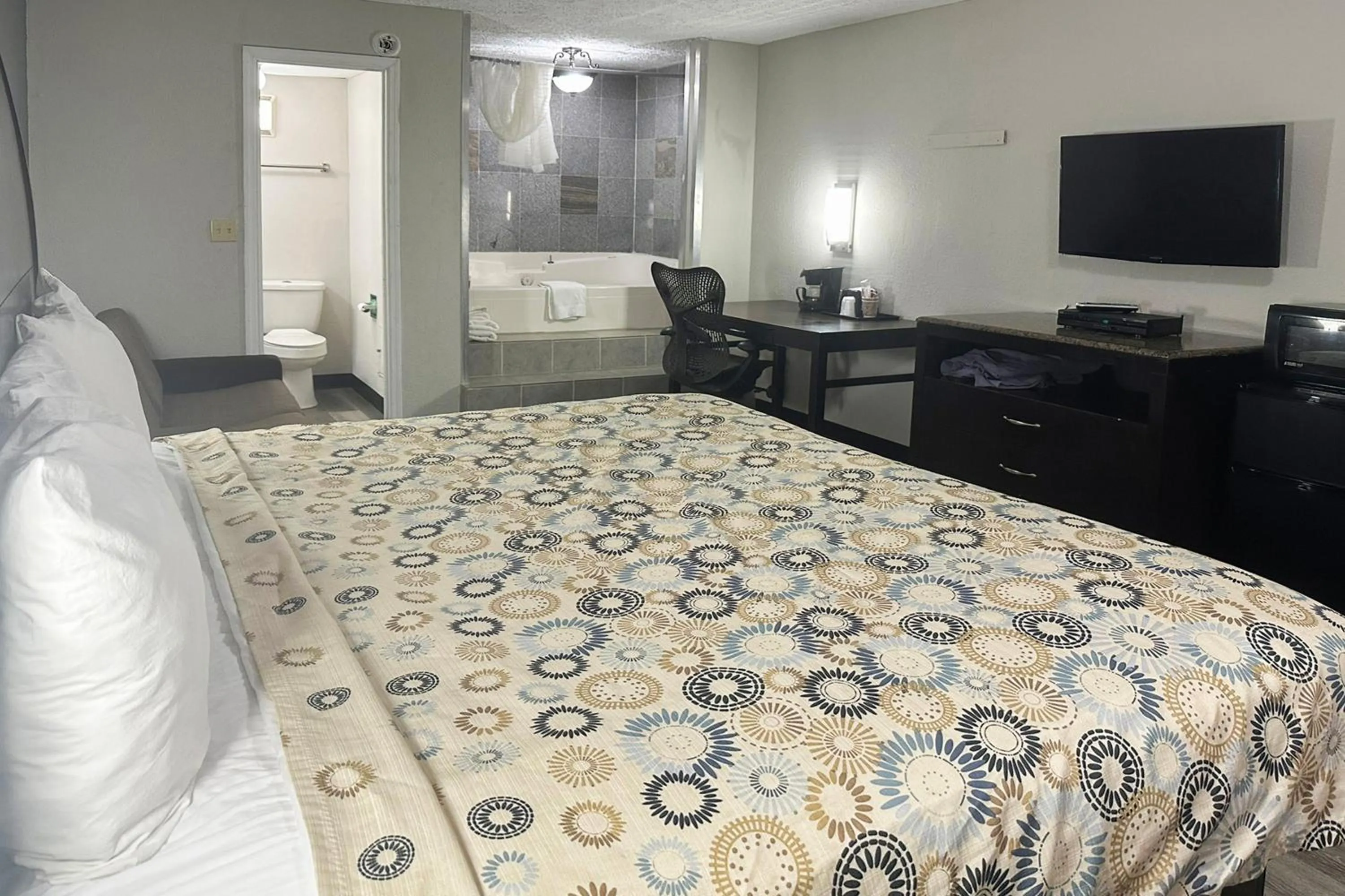 Bedroom, Bed in Regal Inn Guntersville By OYO Hwy 431