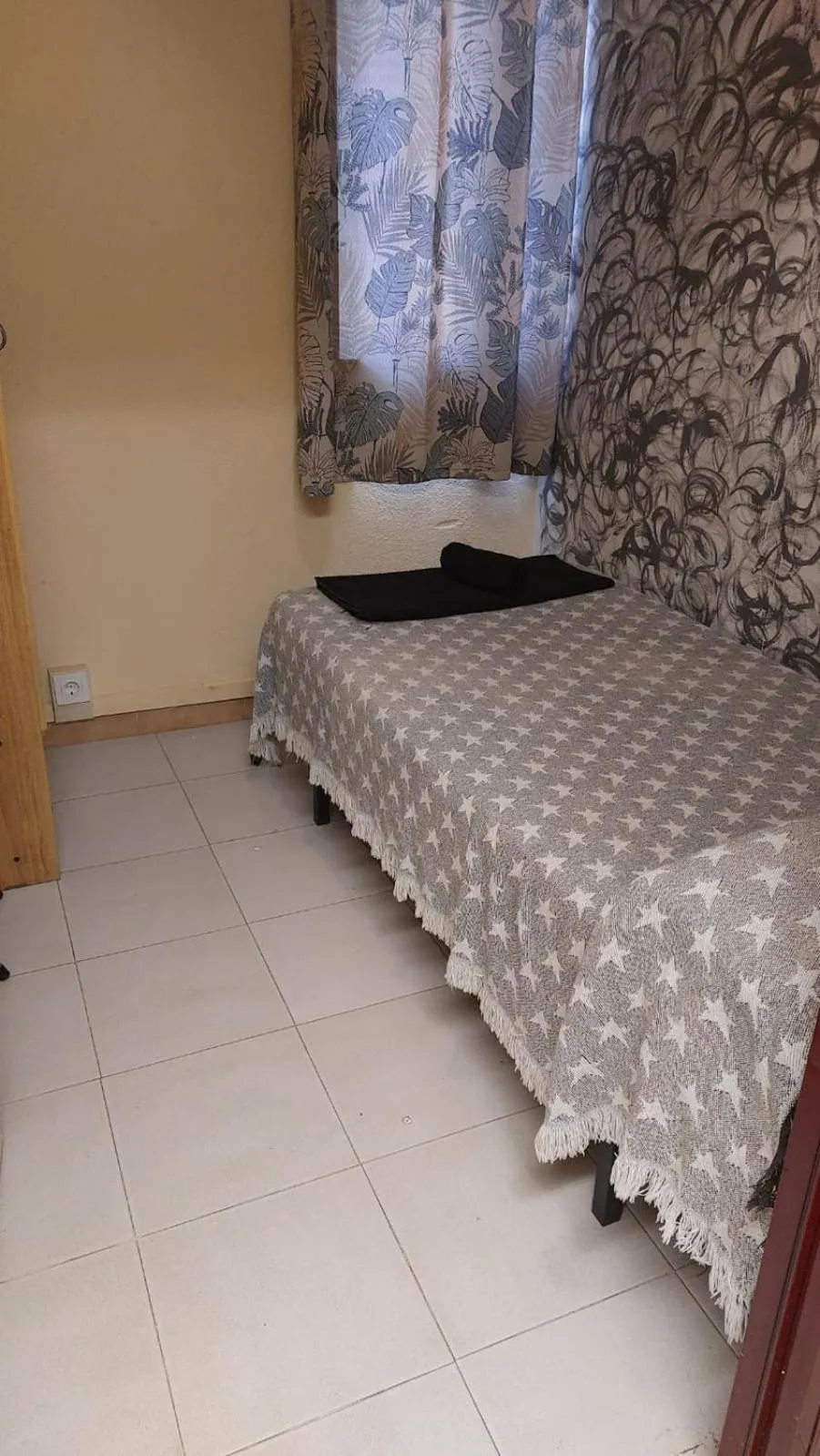Bed in Pension Suiza