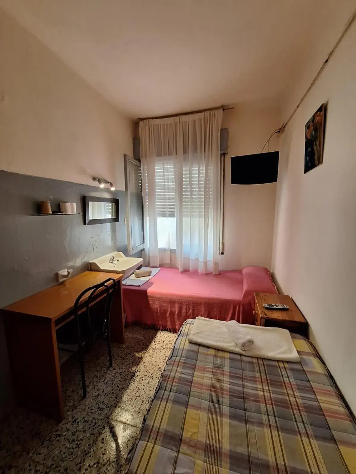 Double Room with Shared Bathroom in Pension Suiza Double Room with Shared Bathroom in Pension Suiza